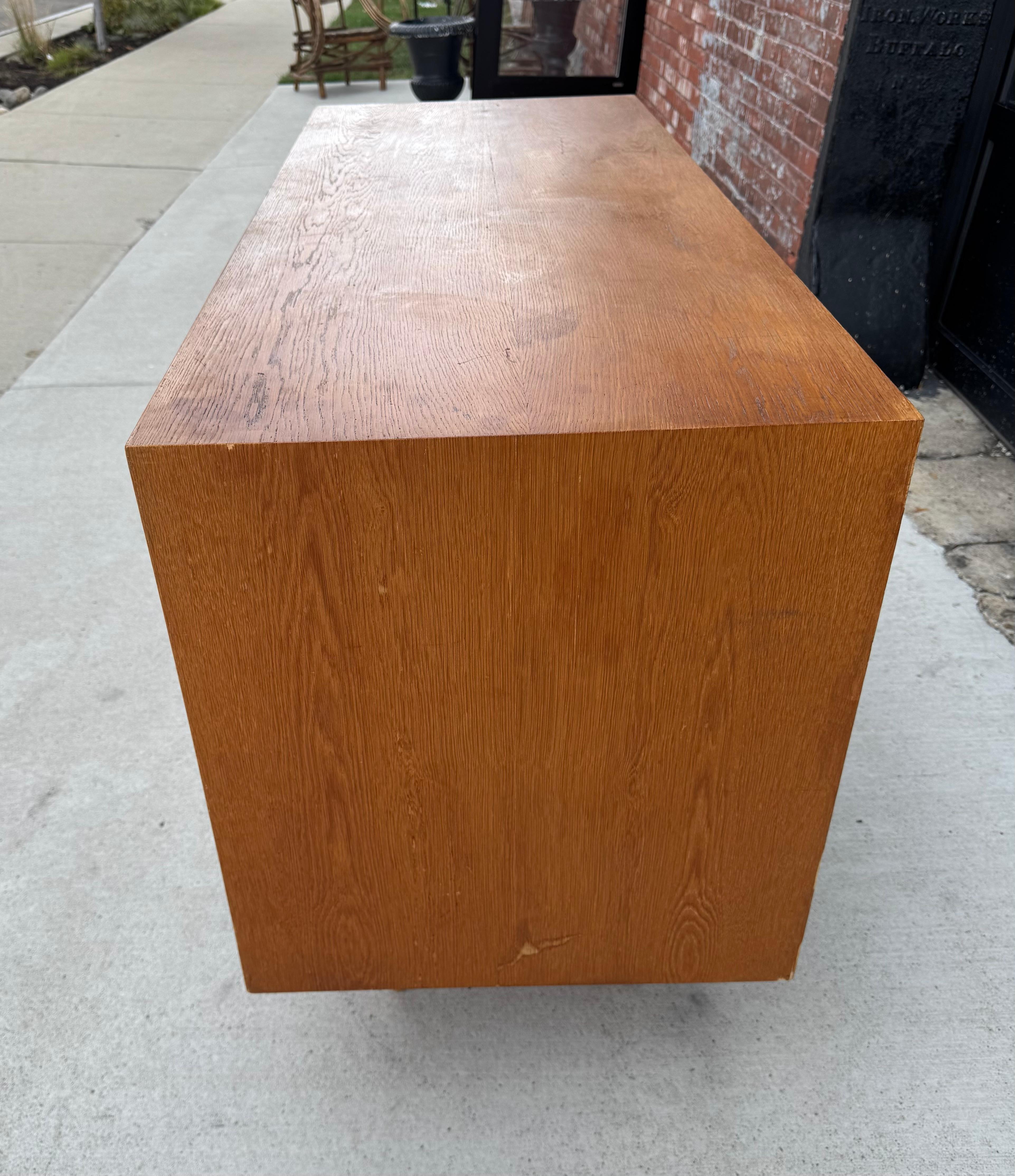 Milieu du XXe siècle Commode 8 tiroirs en teck et Oak Oak par Borgensen pour Karl Andersson en vente