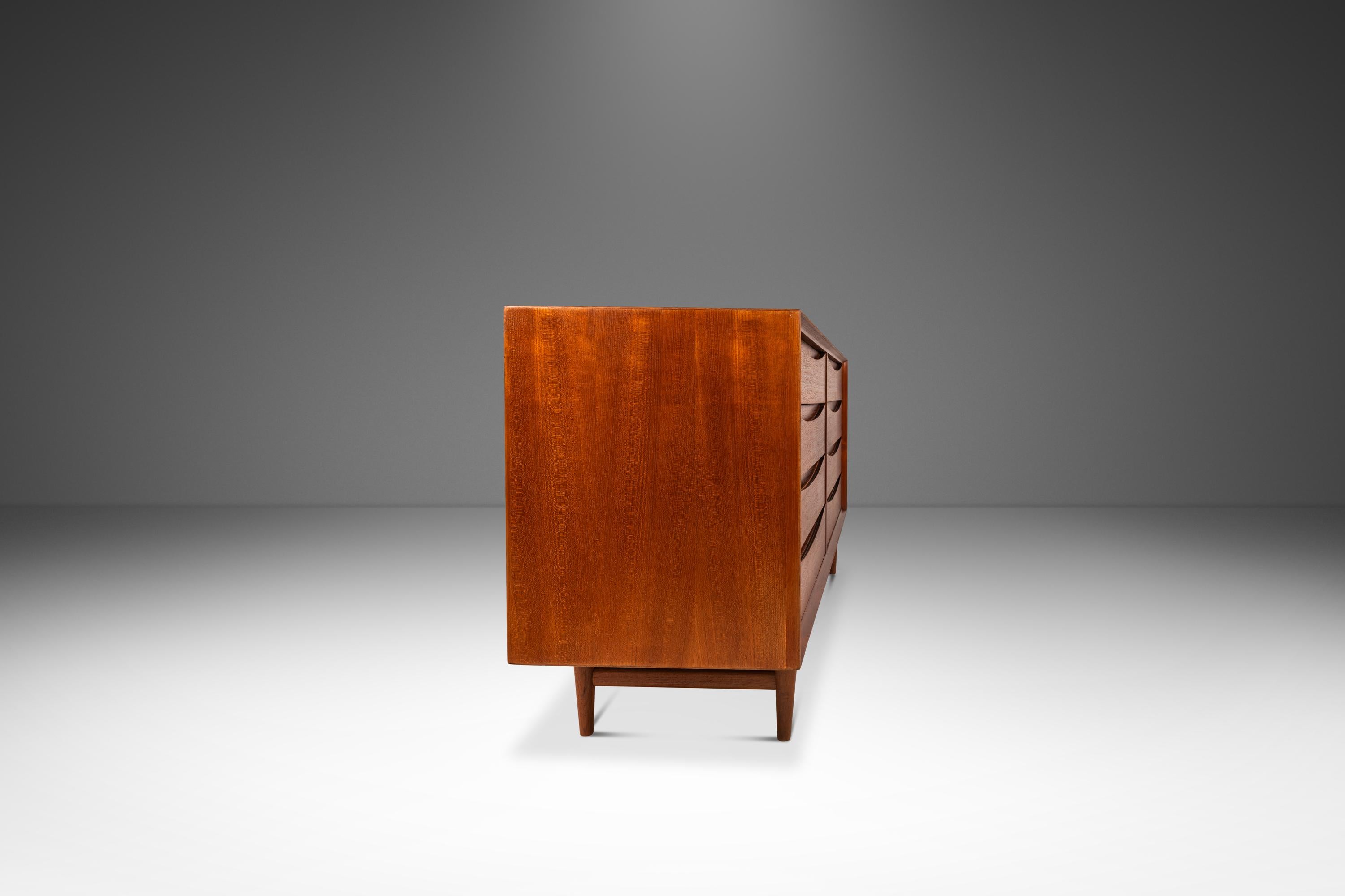 Triennale a 8 cassetti Mo. L-32-6 Cassettiera, Arne Vodder, Sibast Mobler, Danimarca, 1950 in vendita 6
