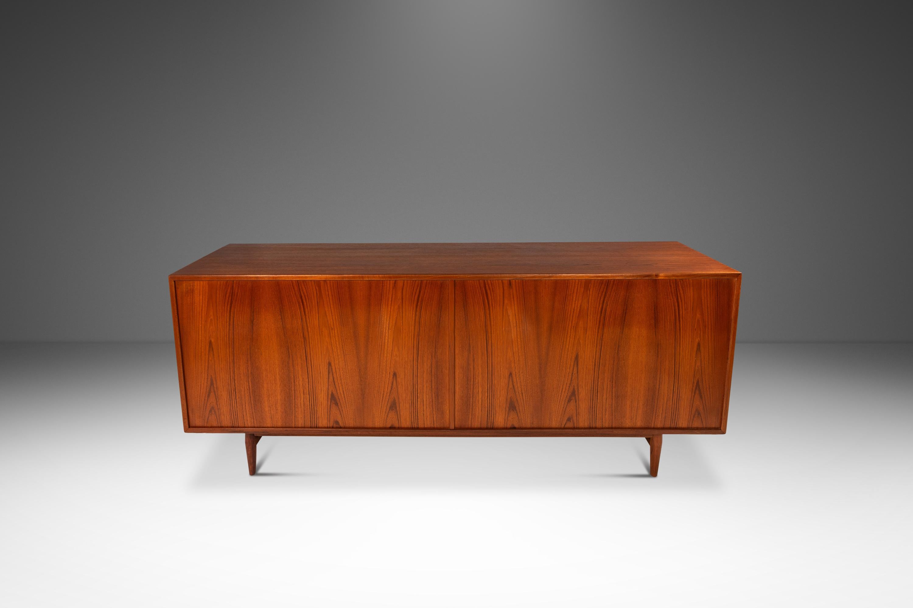 Mid-Century moderno Triennale a 8 cassetti Mo. L-32-6 Cassettiera, Arne Vodder, Sibast Mobler, Danimarca, 1950 in vendita