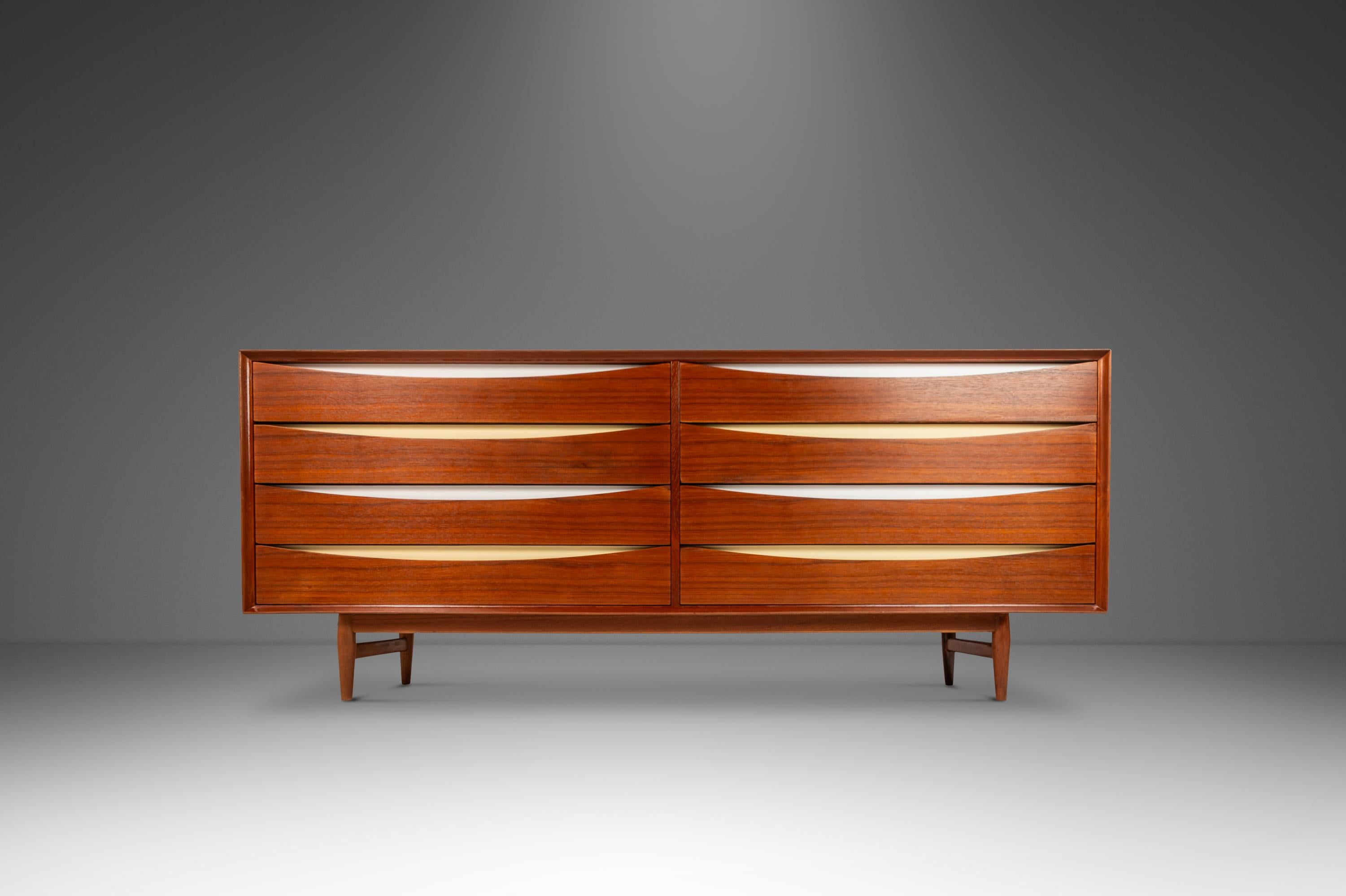 Danese Triennale a 8 cassetti Mo. L-32-6 Cassettiera, Arne Vodder, Sibast Mobler, Danimarca, 1950 in vendita