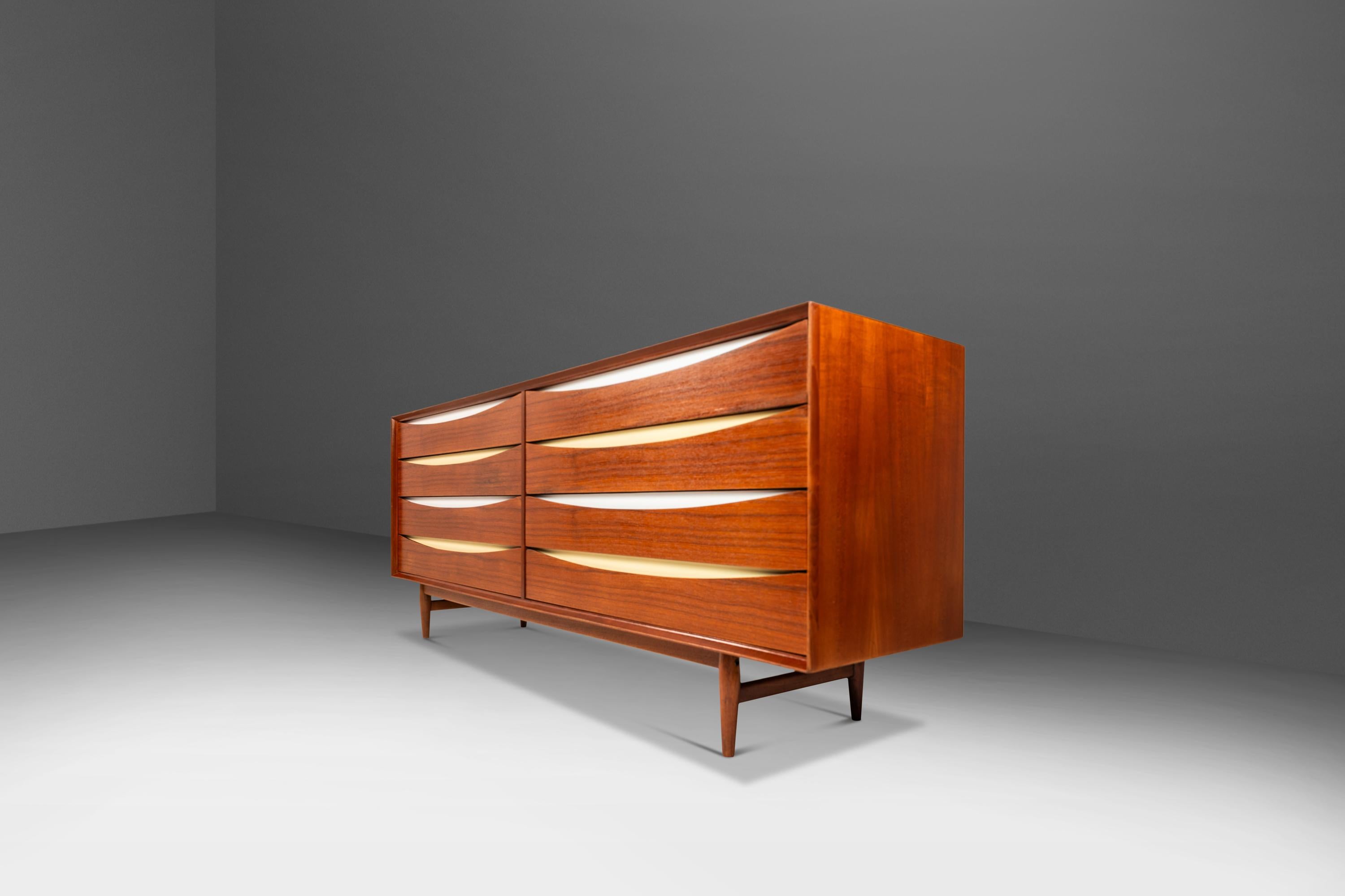 Triennale a 8 cassetti Mo. L-32-6 Cassettiera, Arne Vodder, Sibast Mobler, Danimarca, 1950 In condizioni buone in vendita a Deland, FL