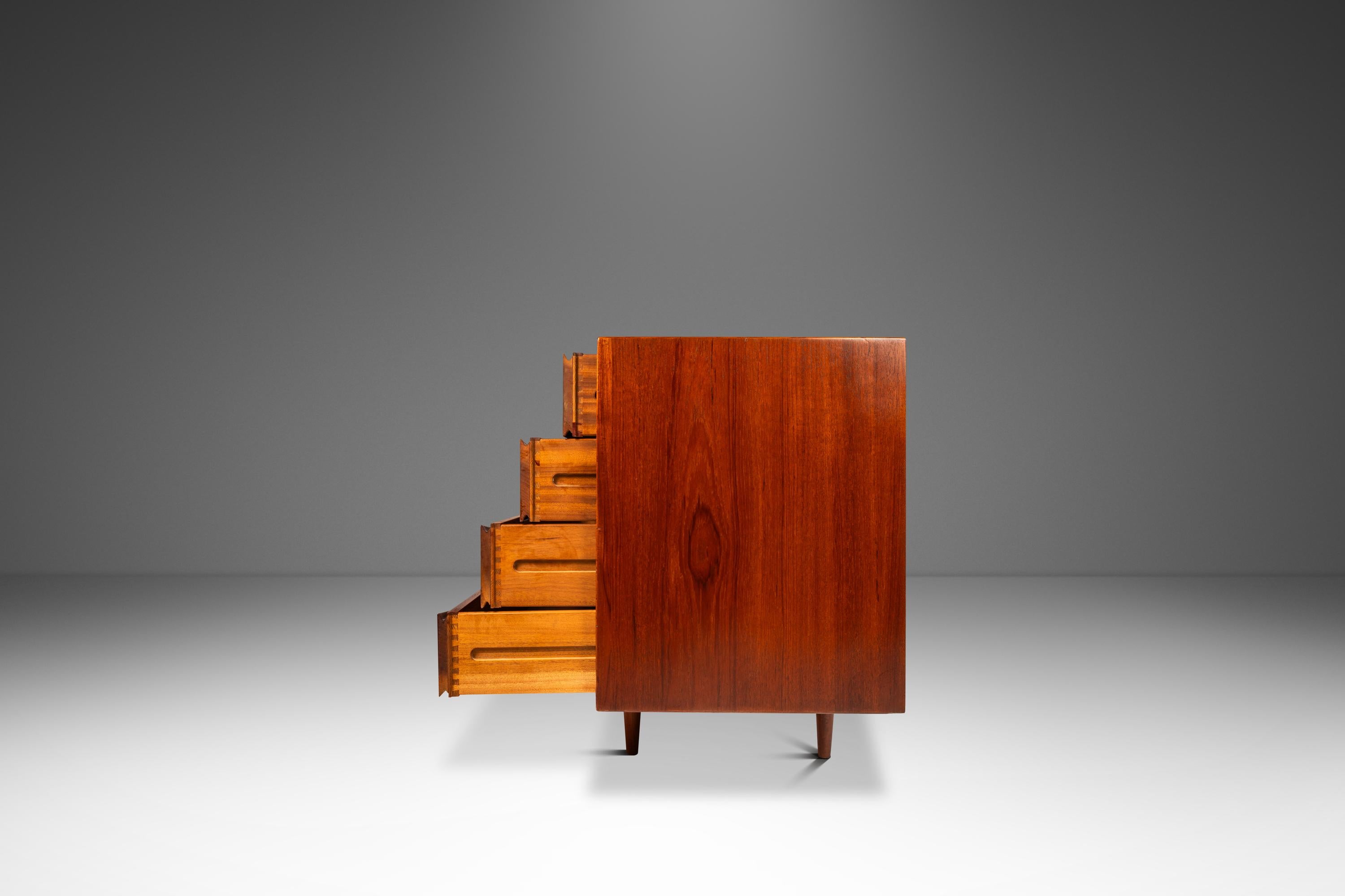 Danese Triennale a 8 cassetti Mod. L326 Cassettiera, Arne Vodder, Sibast Mobler, Danimarca, anni '50 in vendita