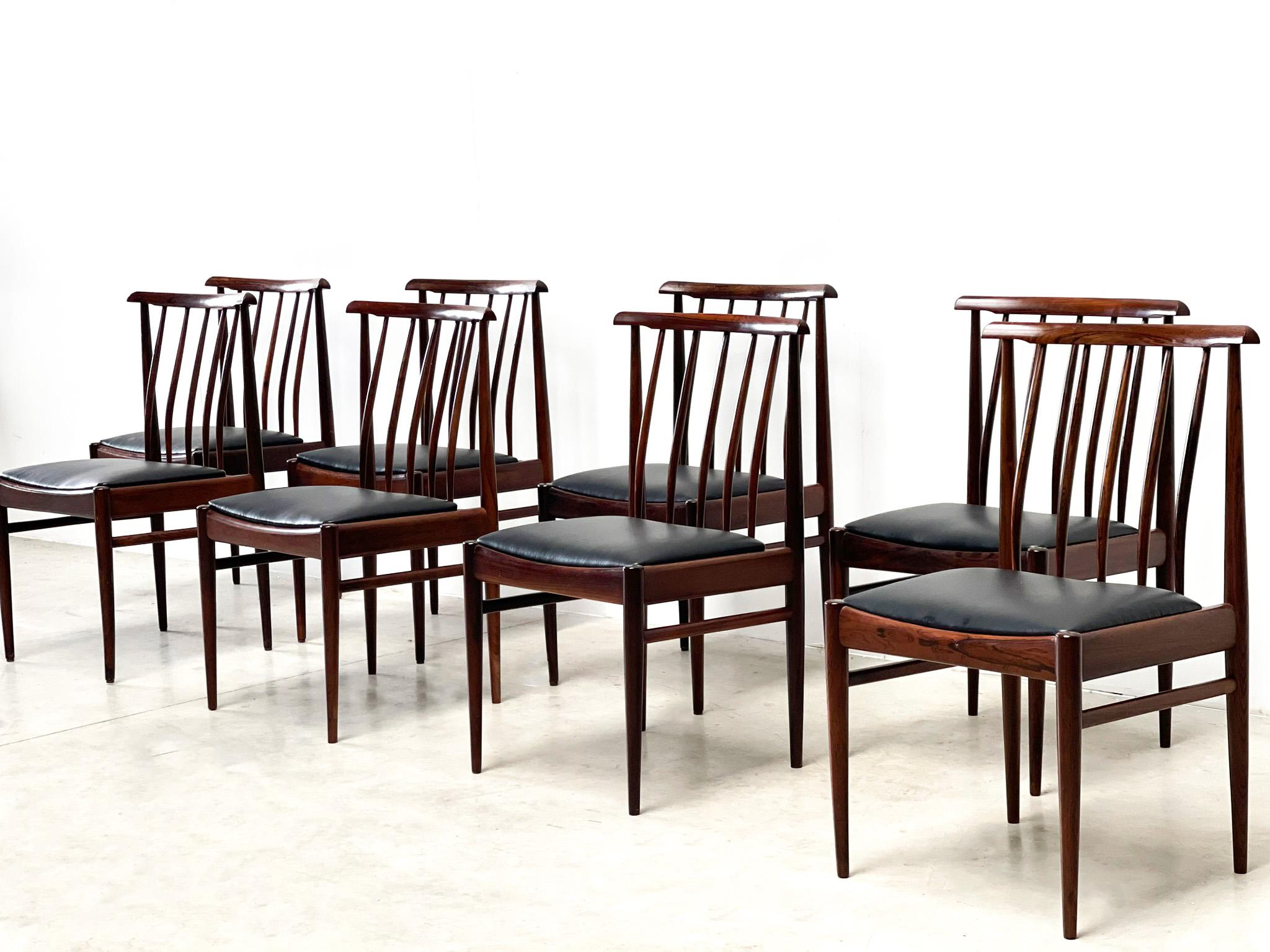 8 Dutch AWA Dining Chairs In Good Condition In Nijlen, VAN