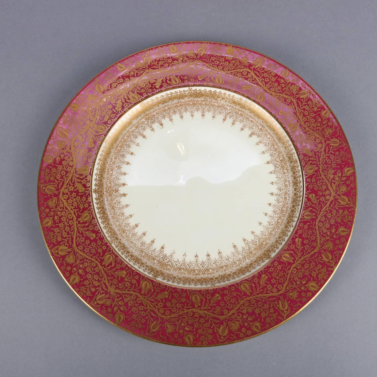 Huit assiettes plates anglaises en porcelaine fine dorée par George Jones Crescent & Sons 2