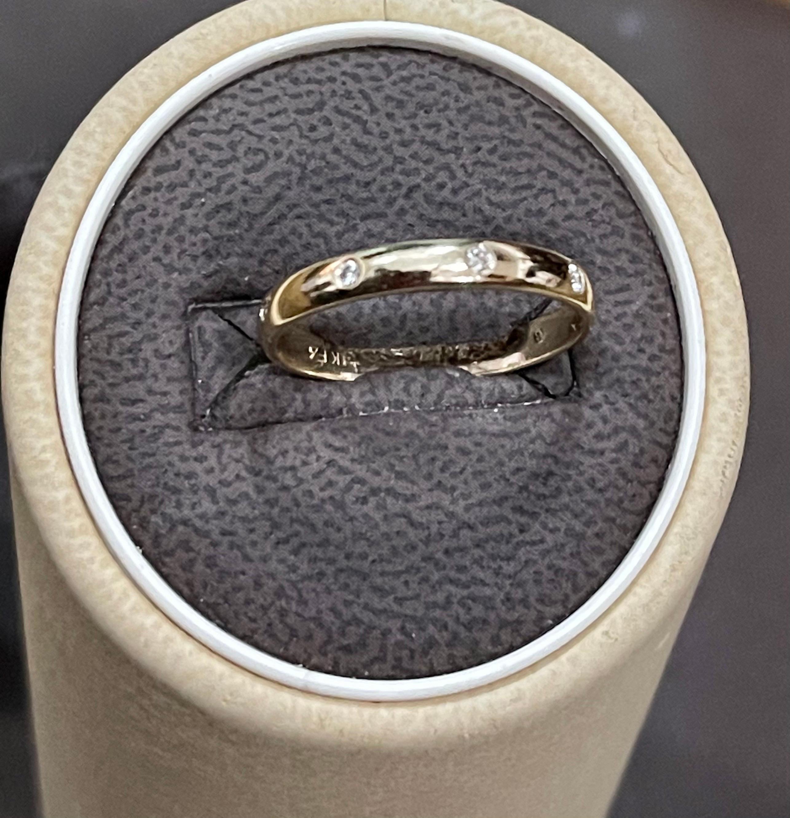 6 Flush Set Bezel Diamond Eternity Wedding Band in 14 Karat Yellow Gold In Excellent Condition For Sale In New York, NY