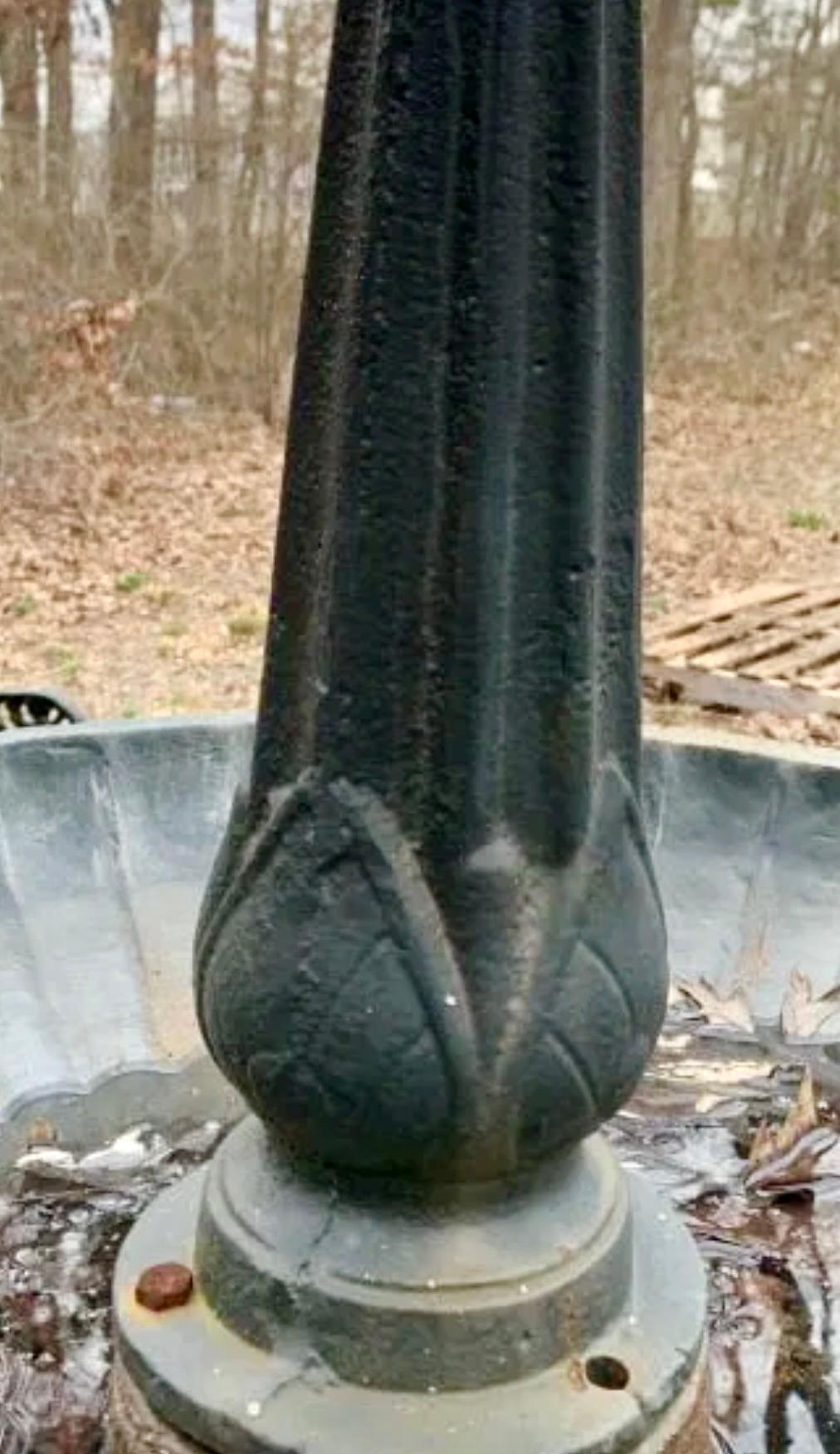 Fontaine en fonte de 8 pieds État moyen à Brooklyn, NY