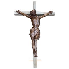 Crucifix extra-large en chêne sculpté à la main représentant le Corpus du Christ pour l'église ou la chapelle