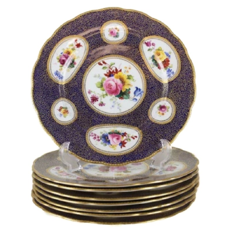 8 George Jones for Tiffany & Co. Scallop Rimmed Dinner Plates, circa 1900 Signed For Sale