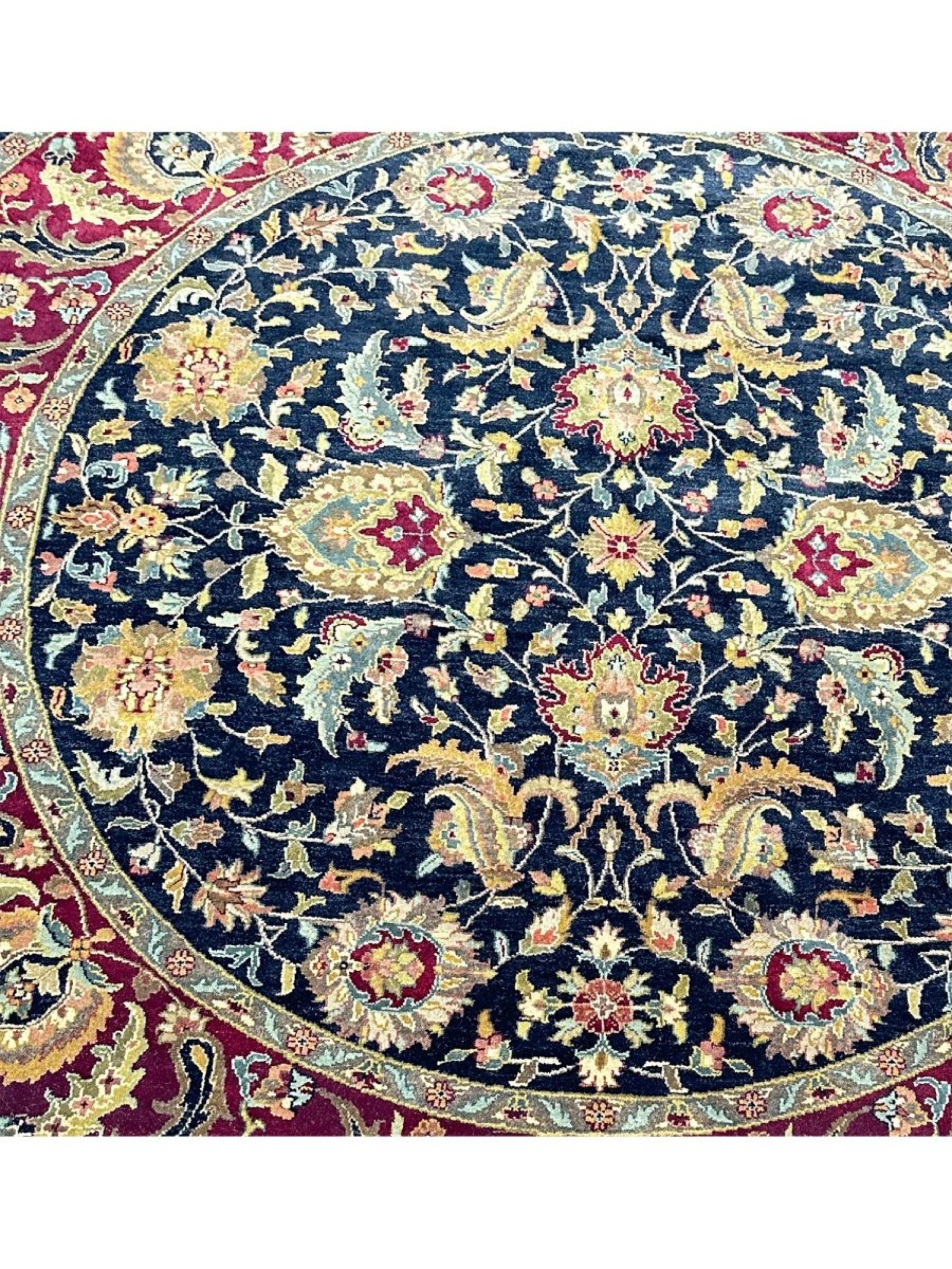 Autre 8' Hand Knotted Round Style Area Rug en vente