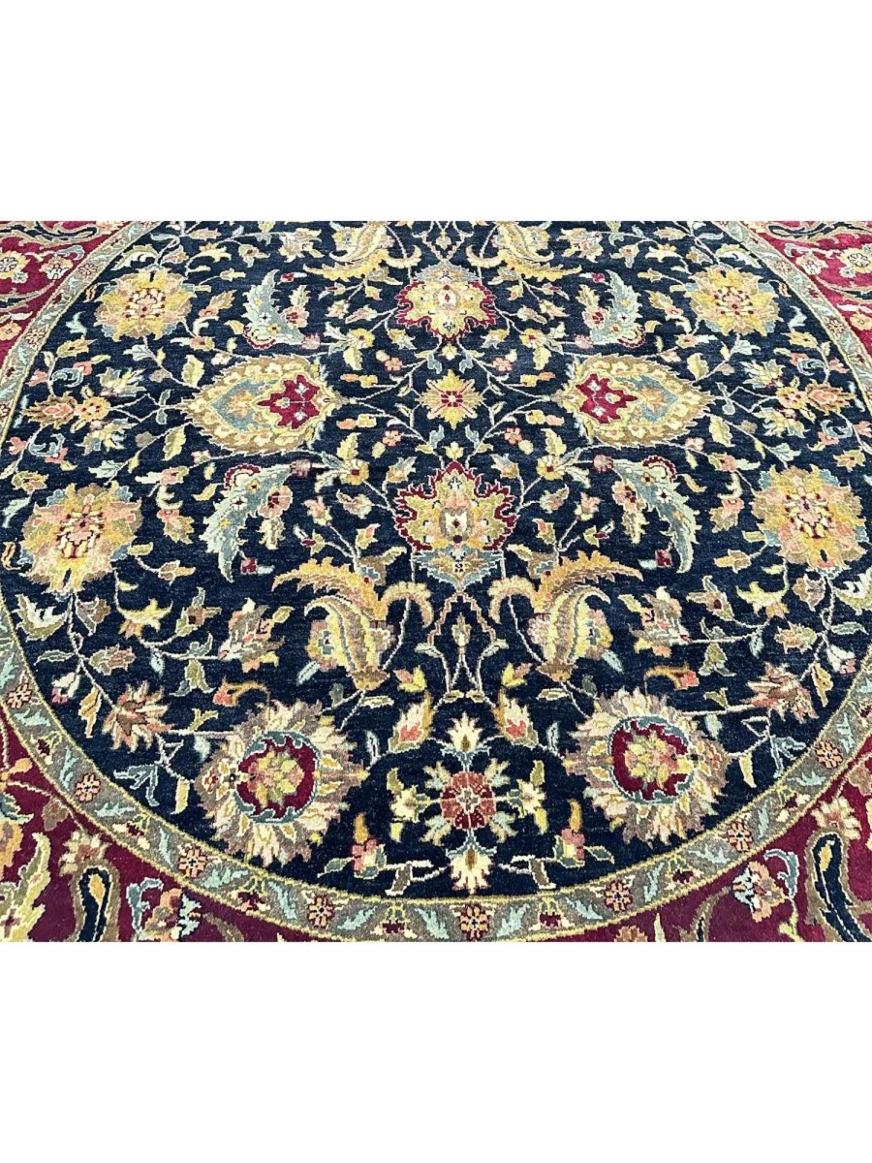 Perse 8' Hand Knotted Round Style Area Rug en vente