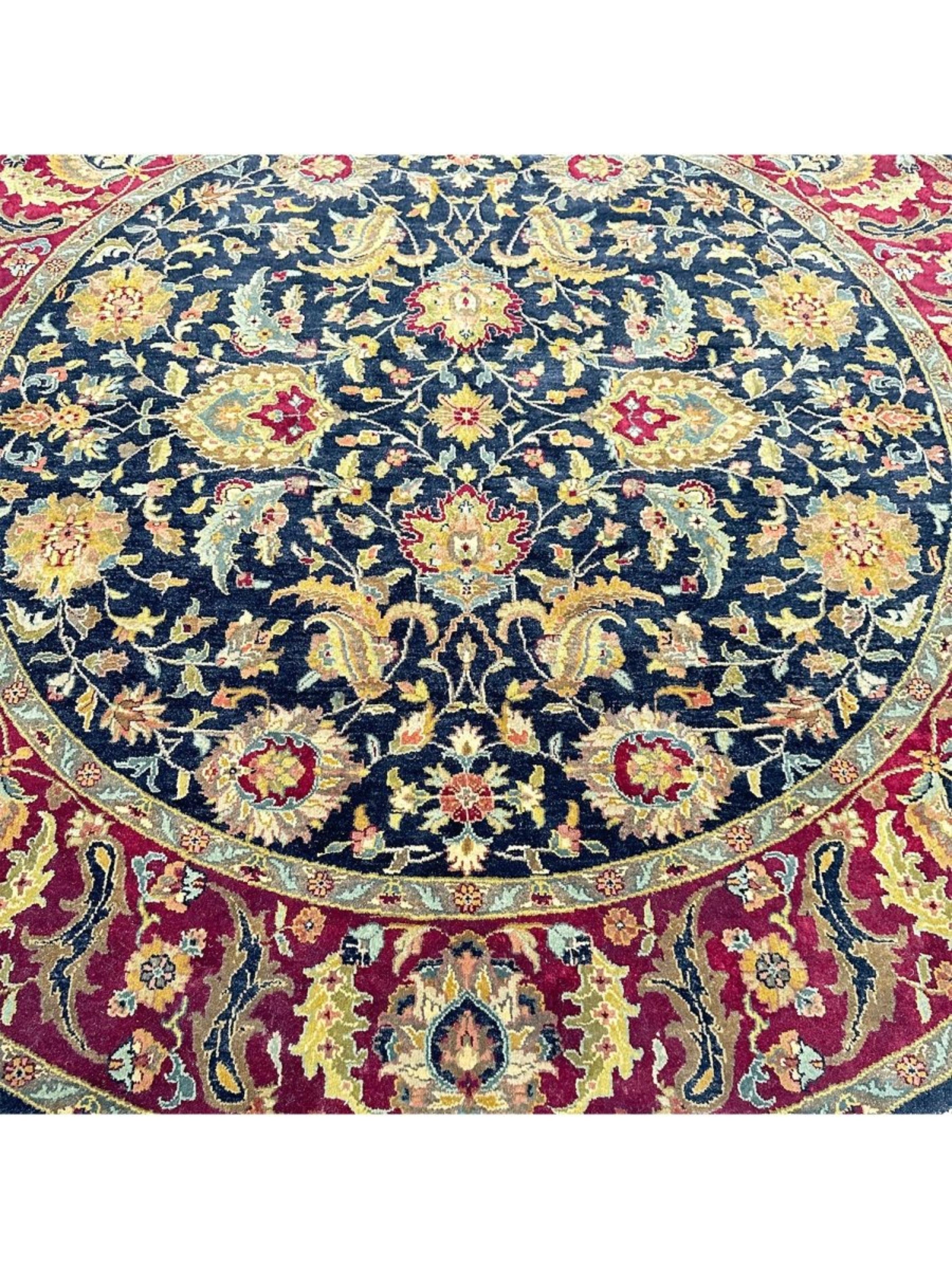Laine 8' Hand Knotted Round Style Area Rug en vente