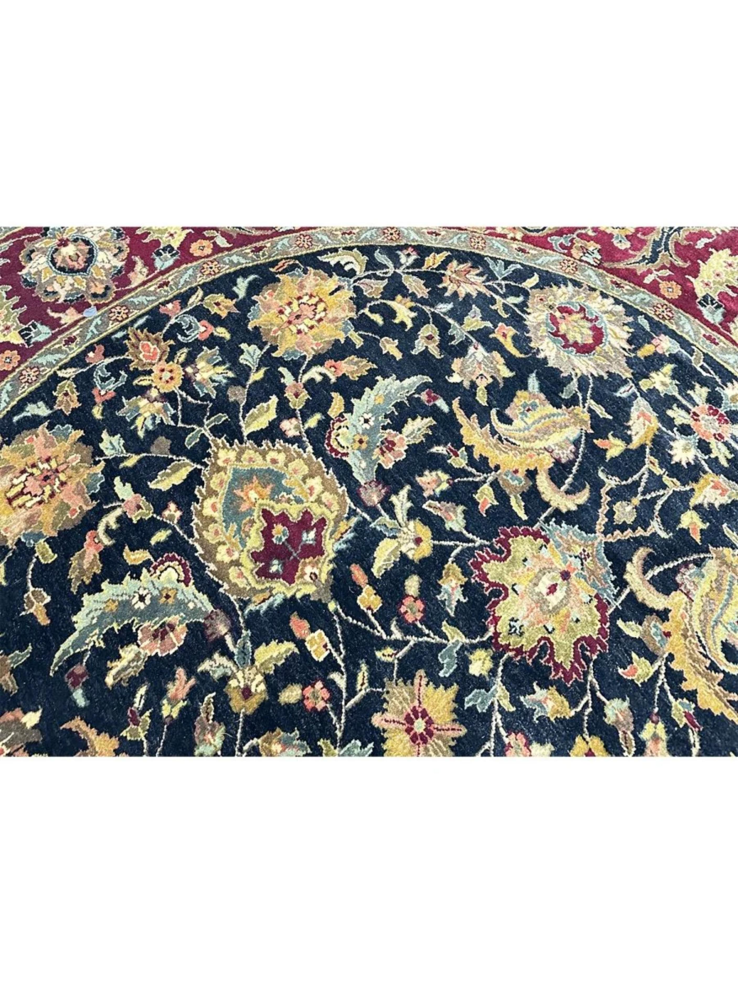 8' Hand Knotted Round Style Area Rug en vente 1