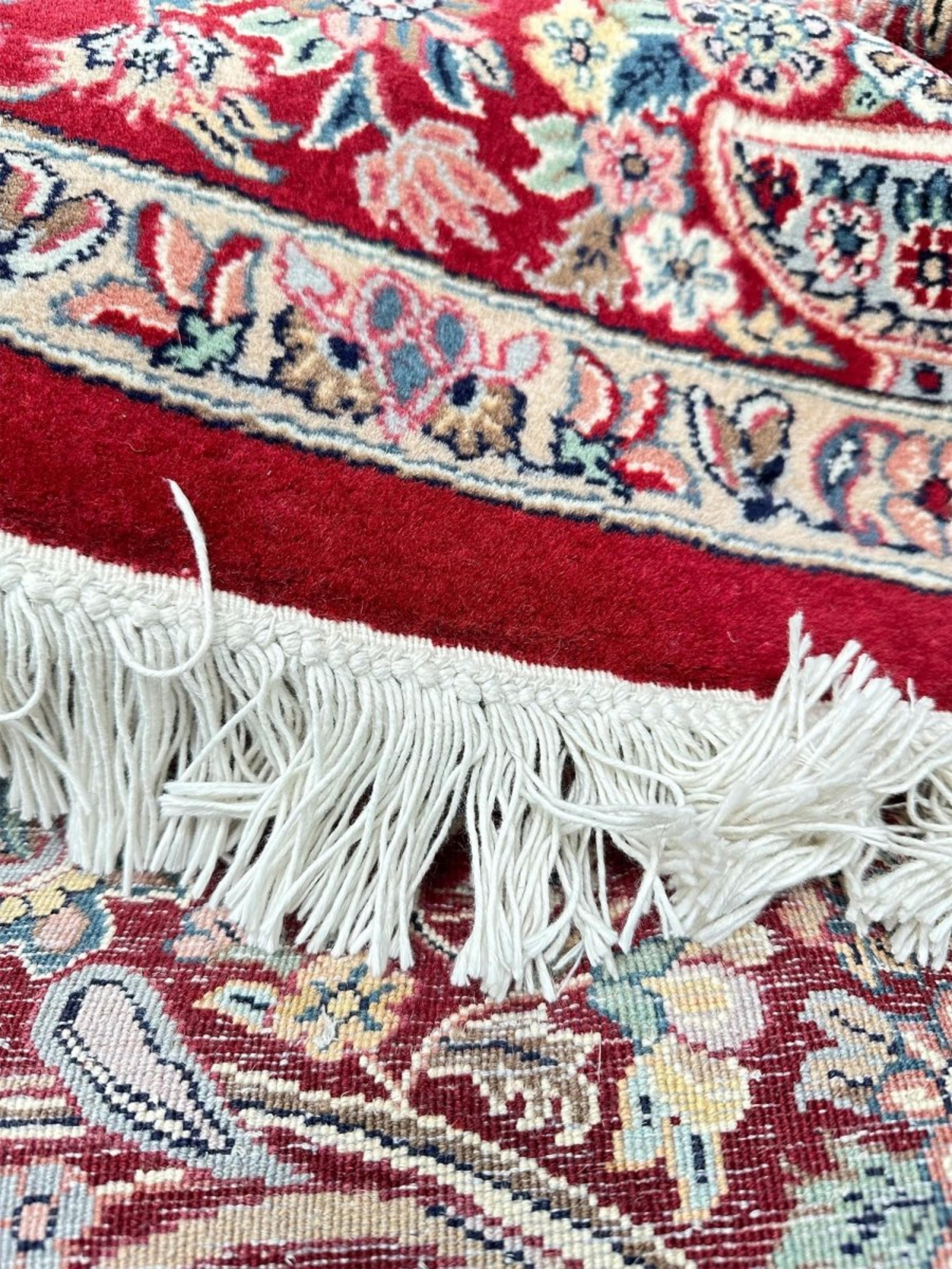 8' Hand Knotted Round Trabiz Style Area Rug im Angebot 4