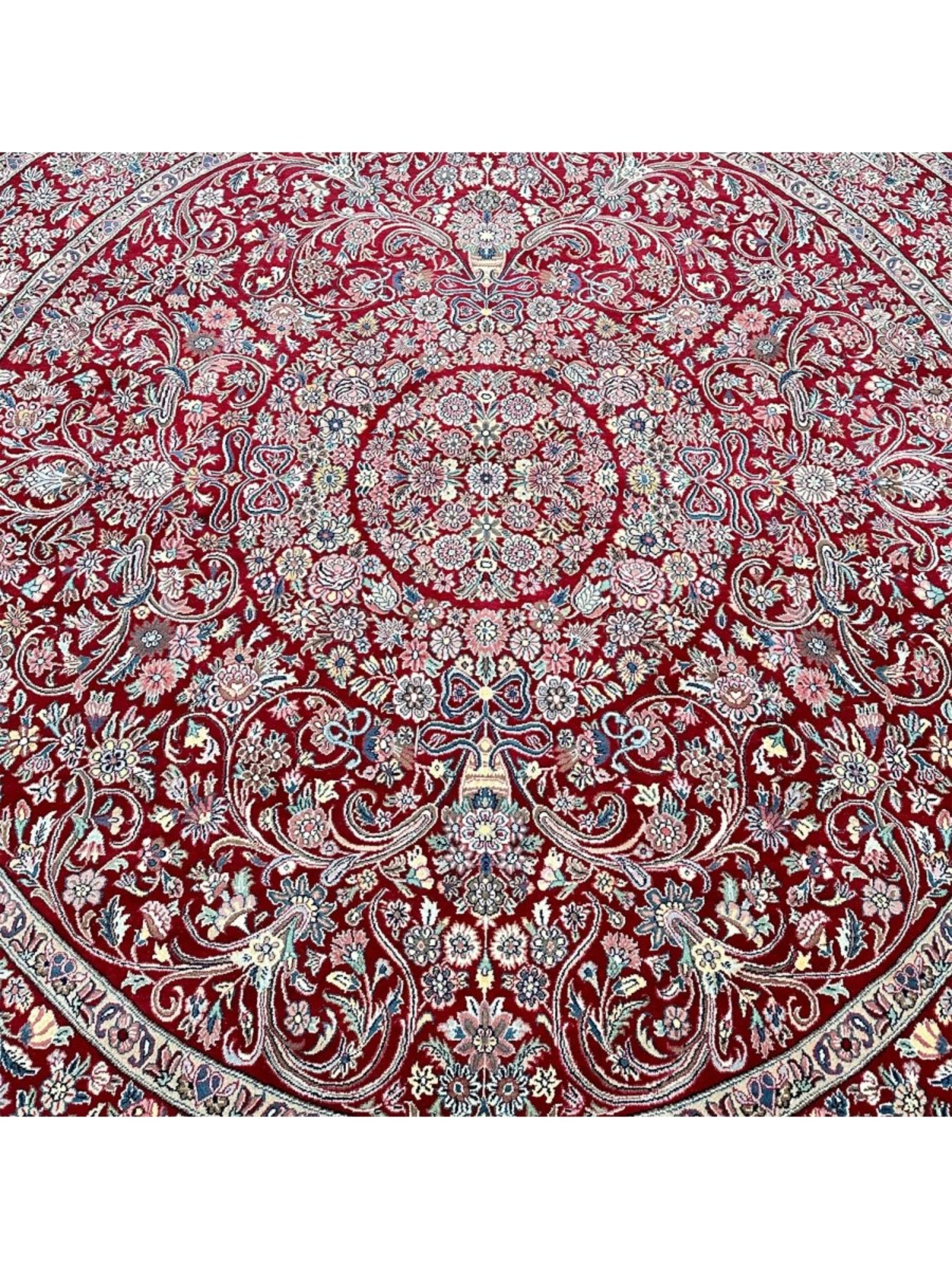 8' Hand Knotted Round Trabiz Style Area Rug (Persisch) im Angebot