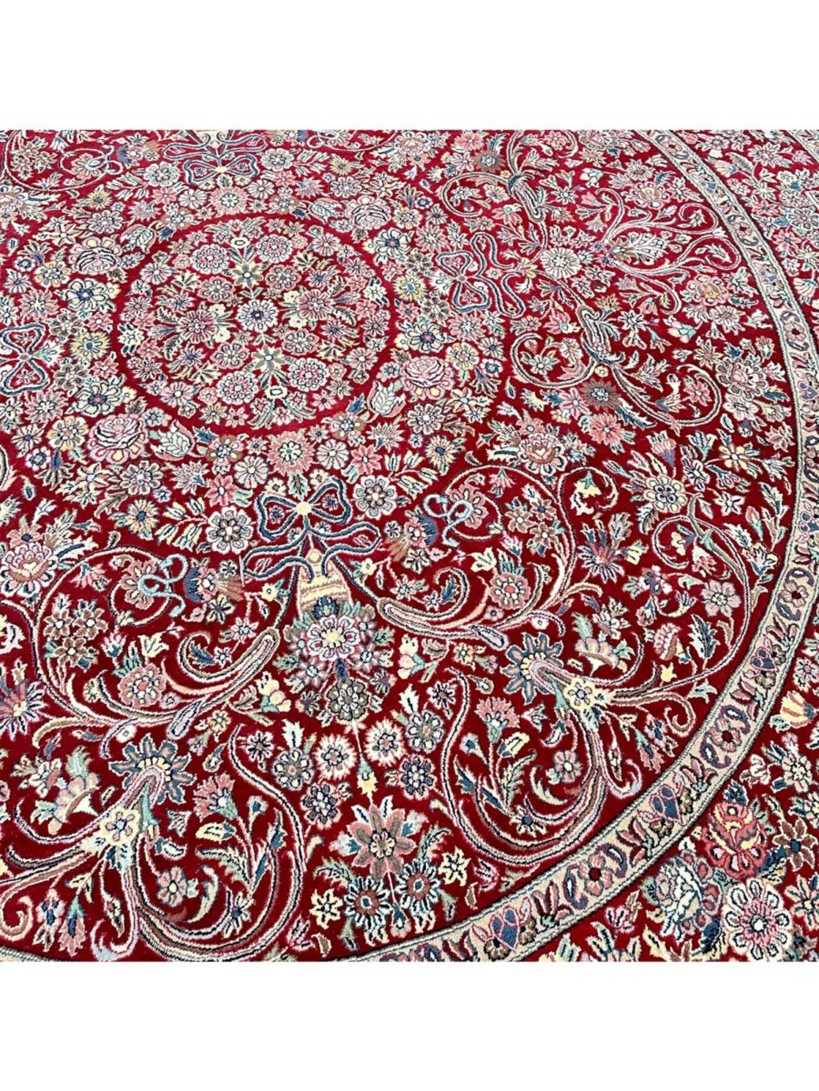 8' Hand Knotted Round Trabiz Style Area Rug (Handgeknüpft) im Angebot