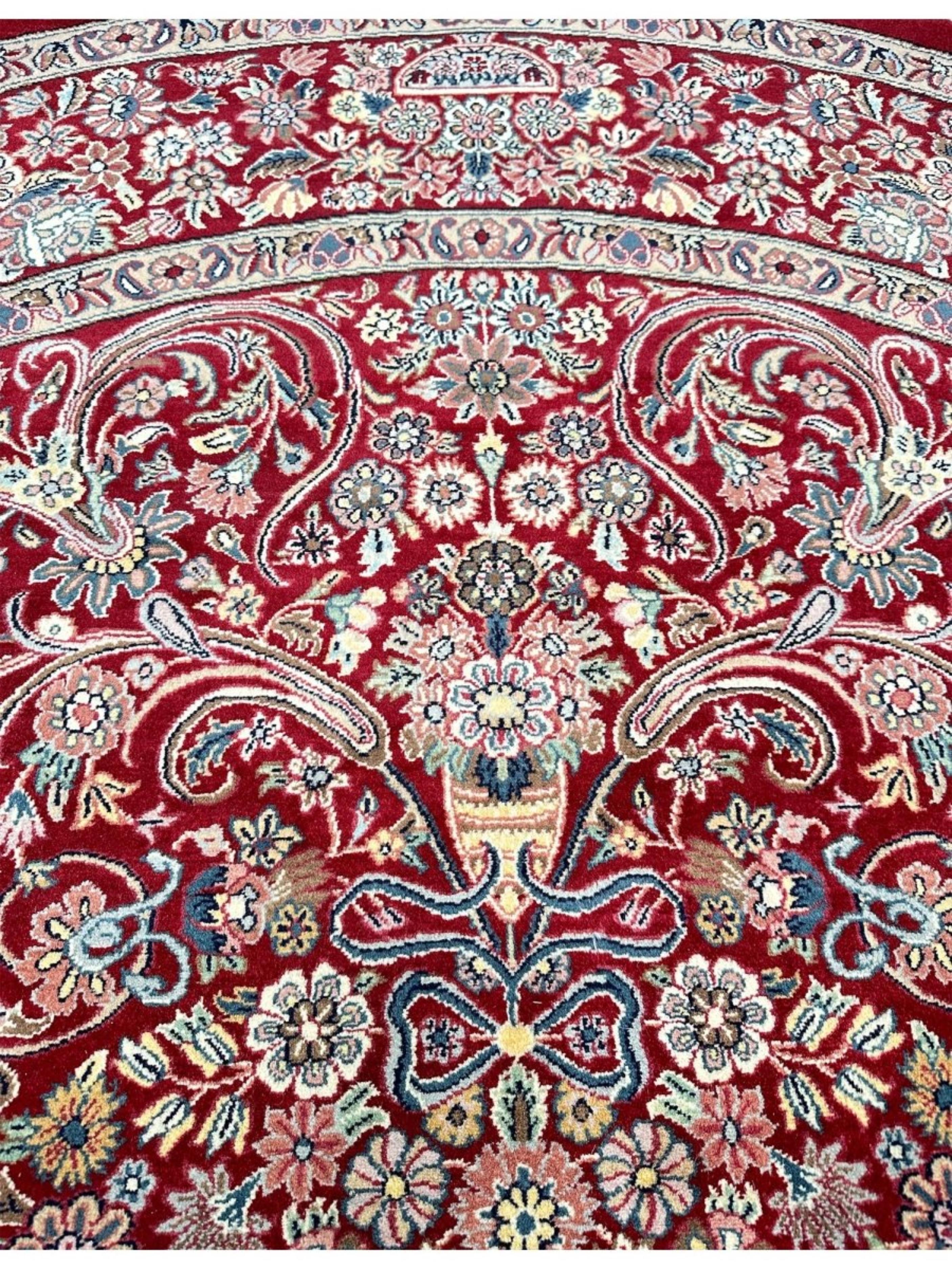 8' Hand Knotted Round Trabiz Style Area Rug (Wolle) im Angebot