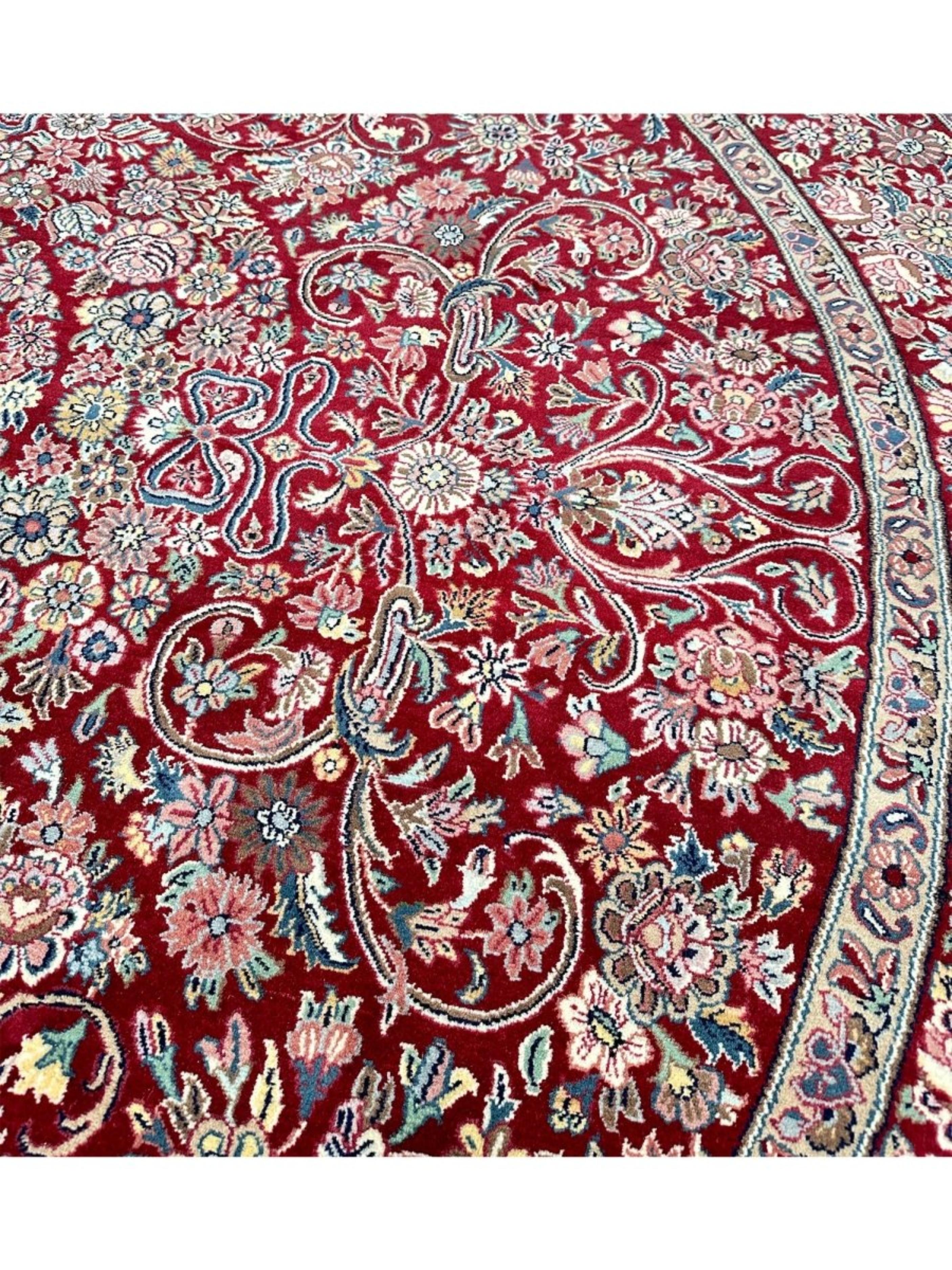 8' Hand Knotted Round Trabiz Style Area Rug im Angebot 1