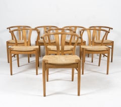 '8' Hans Wegner-Style Oak Wishbone Dining Chairs