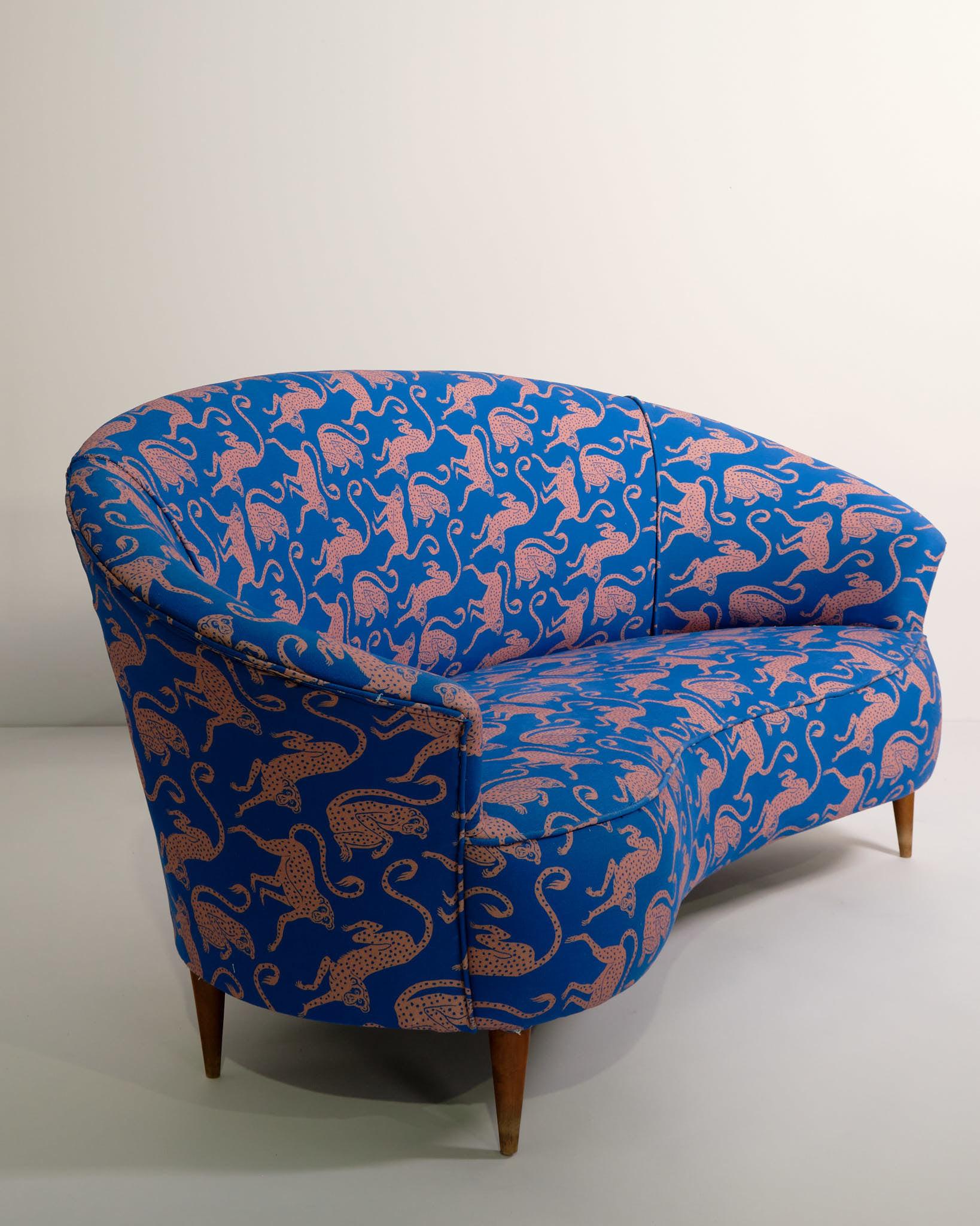 8 Holland Street x Desmond & Dempsey, Sofá curvo en venta 1