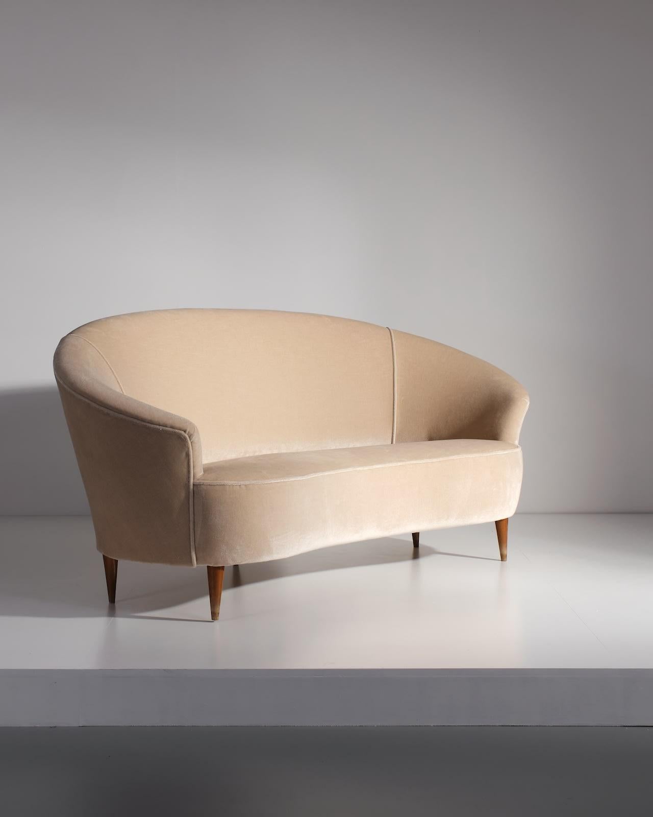 8 Holland Street x Desmond & Dempsey, Sofá curvo en venta 2