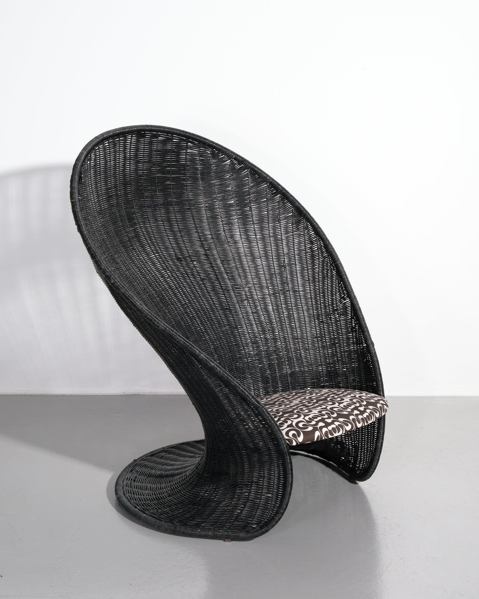 8 Holland Street x Desmond & Dempsey, Vittorio Bonacina  Model '872' armchair For Sale 1