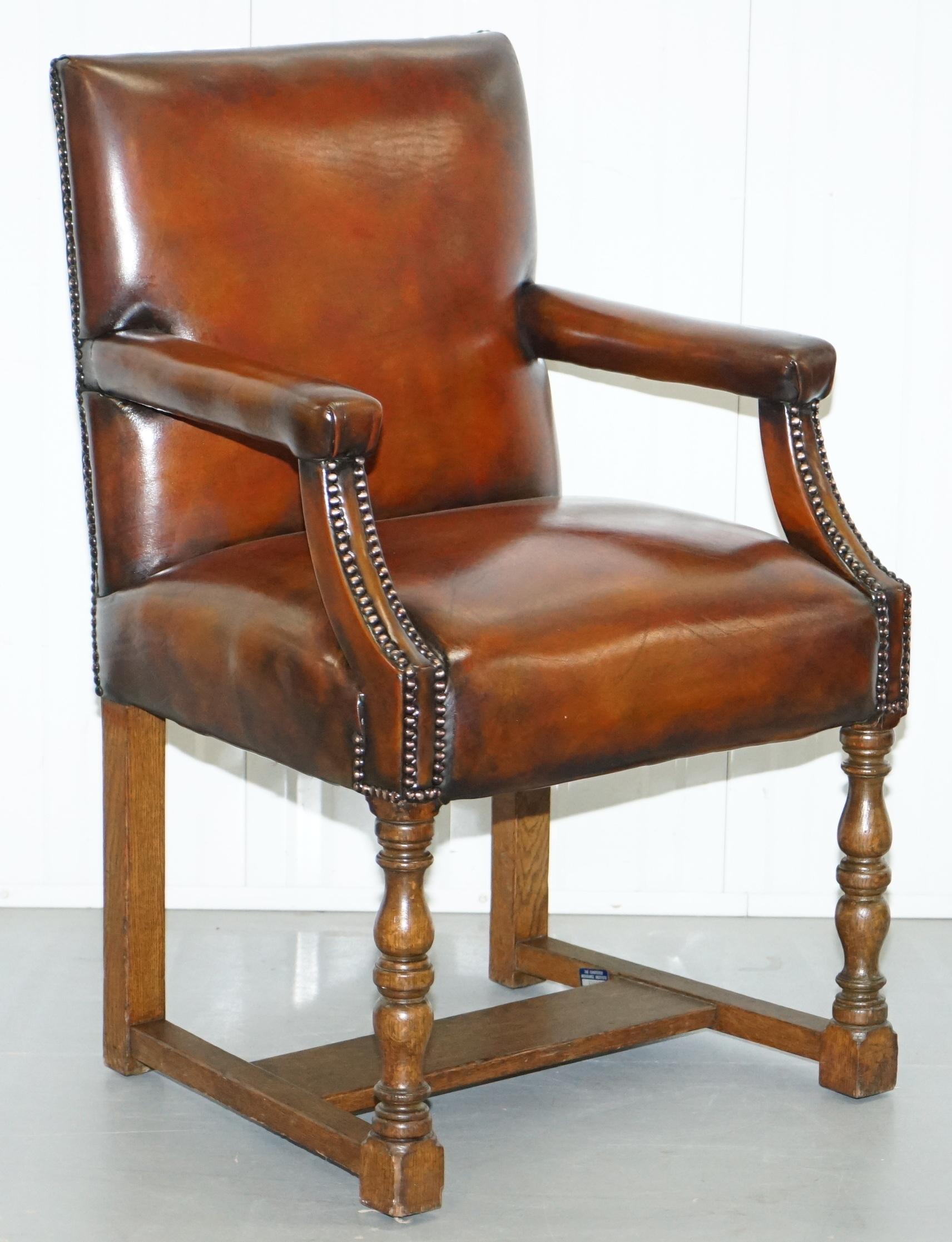 Acht antike Howard & Sons's Brown Leder Carver Gainsborough Dining Armchairs (Edwardian) im Angebot