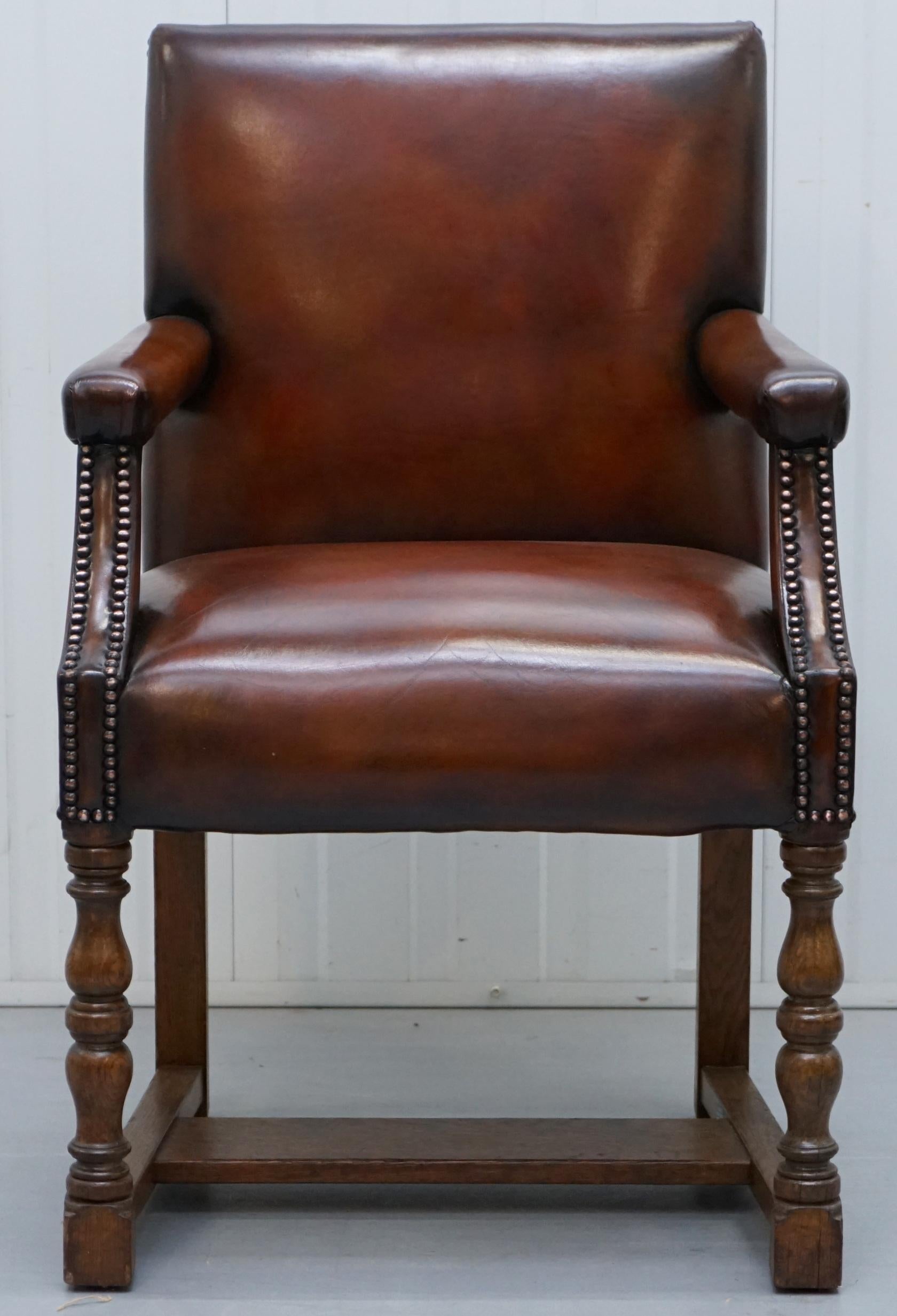 Acht antike Howard & Sons's Brown Leder Carver Gainsborough Dining Armchairs (Englisch) im Angebot