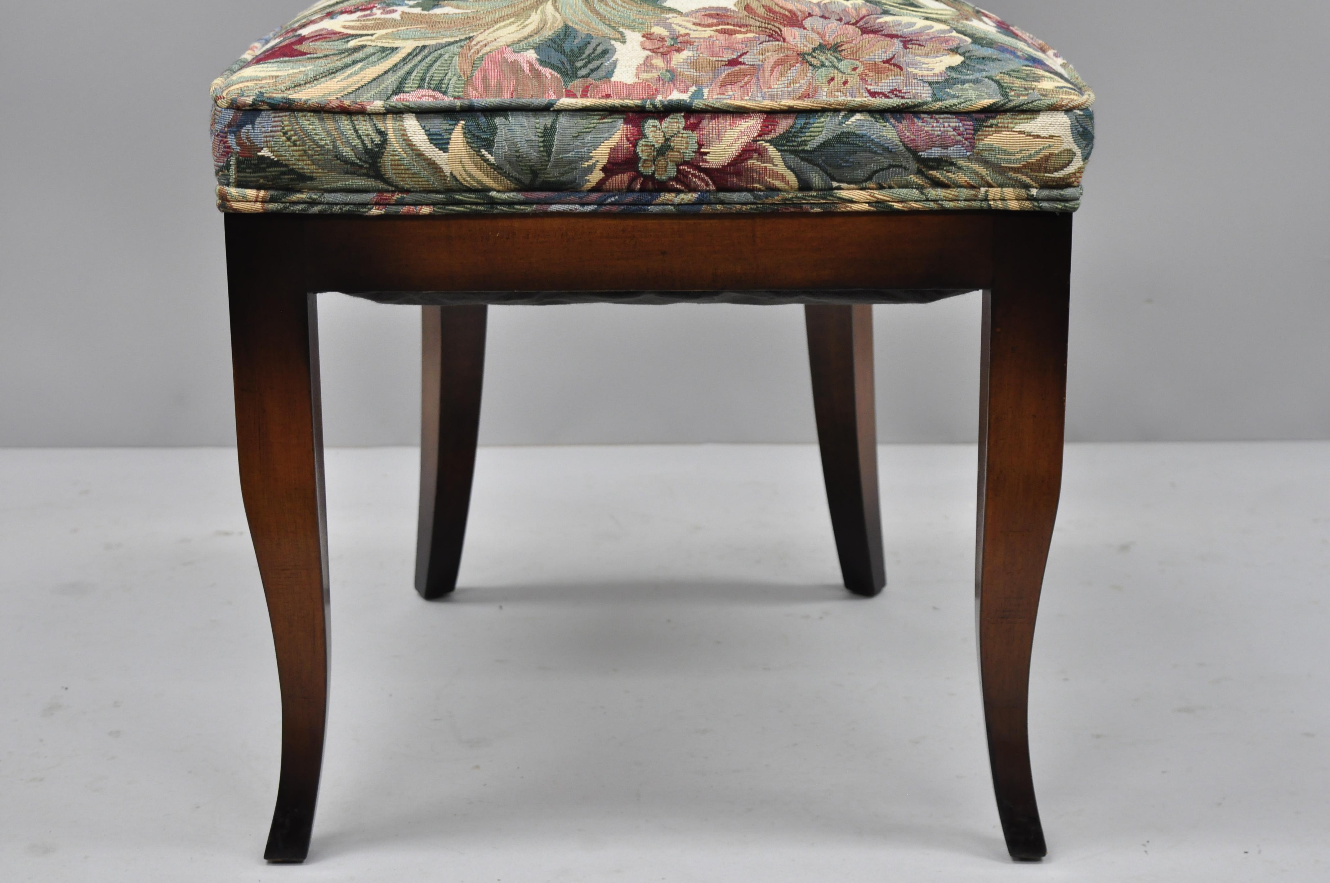 Bois 8 chaises de salle à manger de style néoclassique italien à haut dossier en treillis et incrustation de laiton en vente