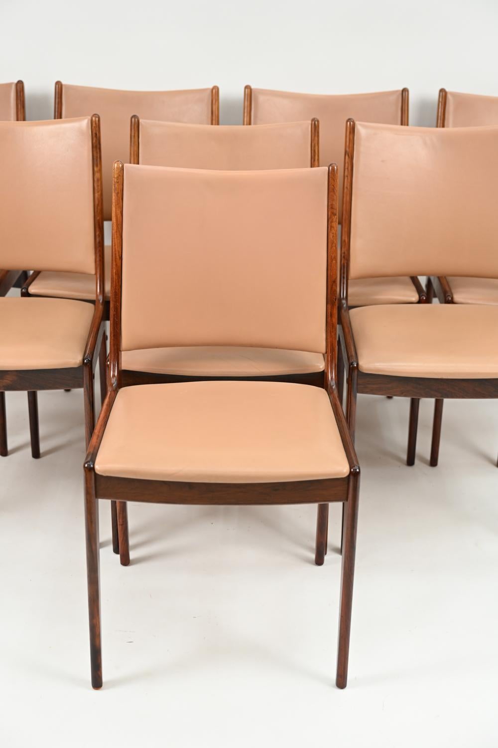 '8' Johannes Andersen for Uldum Rosewood Dining Chairs In Good Condition In Norwalk, CT