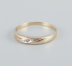 Bague en or 8 carats ornée de petits diamants Design/One