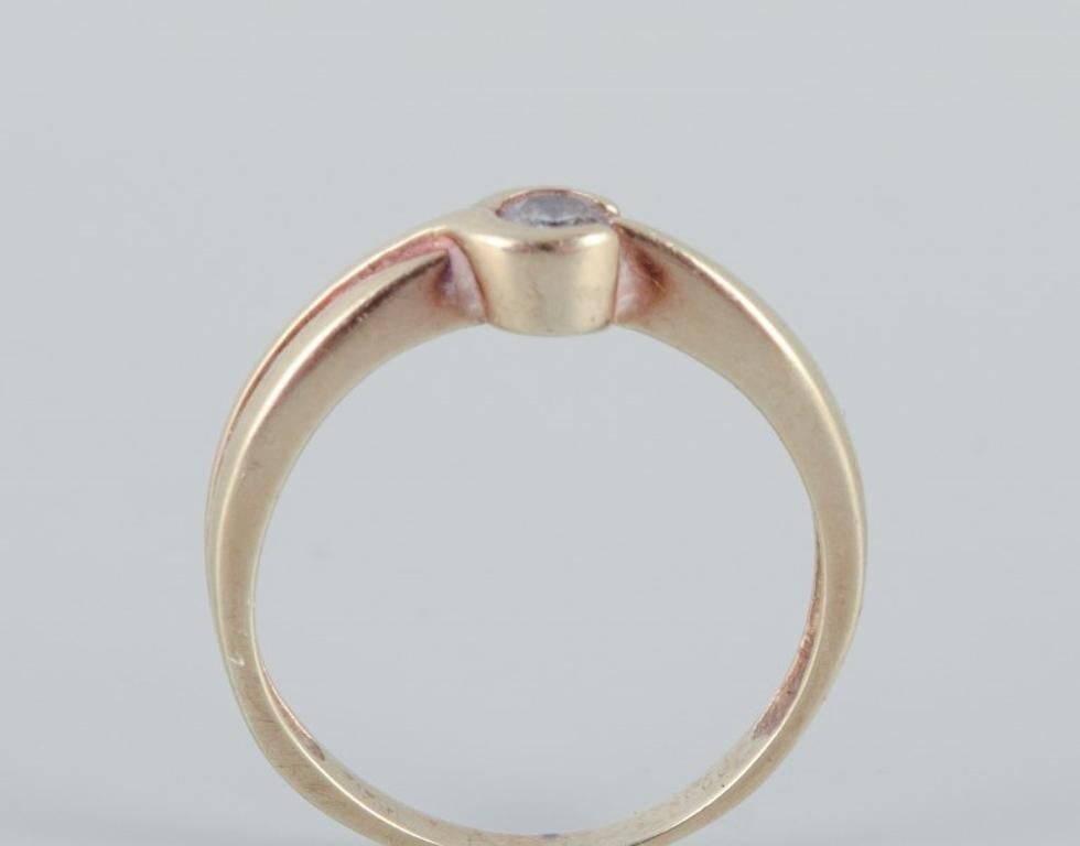 Taglio brillante Anello in oro a 8 carati con un piccolo diamante. Design modernista. Metà del XX secolo. in vendita