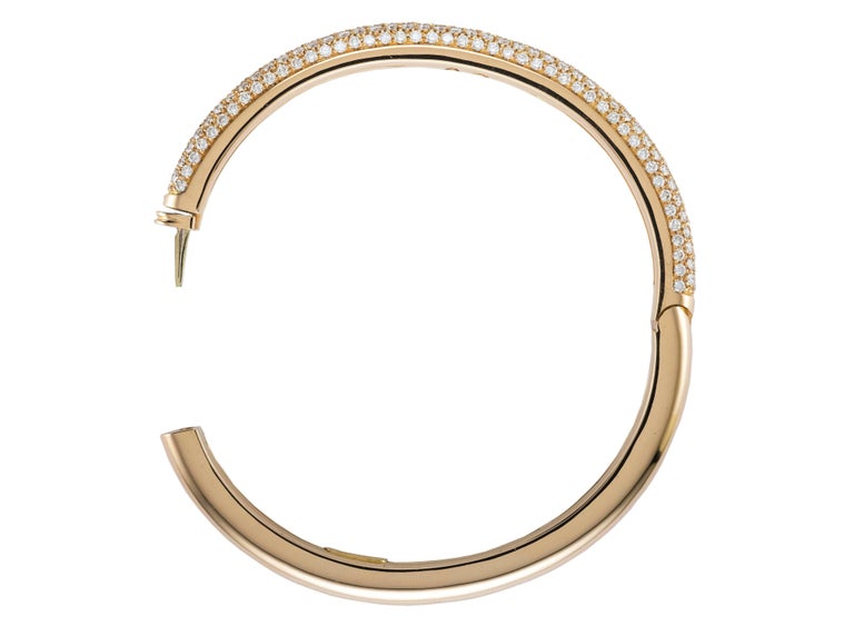 Solid 18 Karat rose gold bangle embellished with five rows of Diamonds pave for ct. 3.77
Made in Italy by Giorgio Visconti a brand with a long tradition of jewelry manufacturing.
The bracelet has a plunger clasp and weighs gr 34.00
The internal