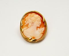 8 Karat Yellow Gold and Shell Cameo  Pendant / Brooch