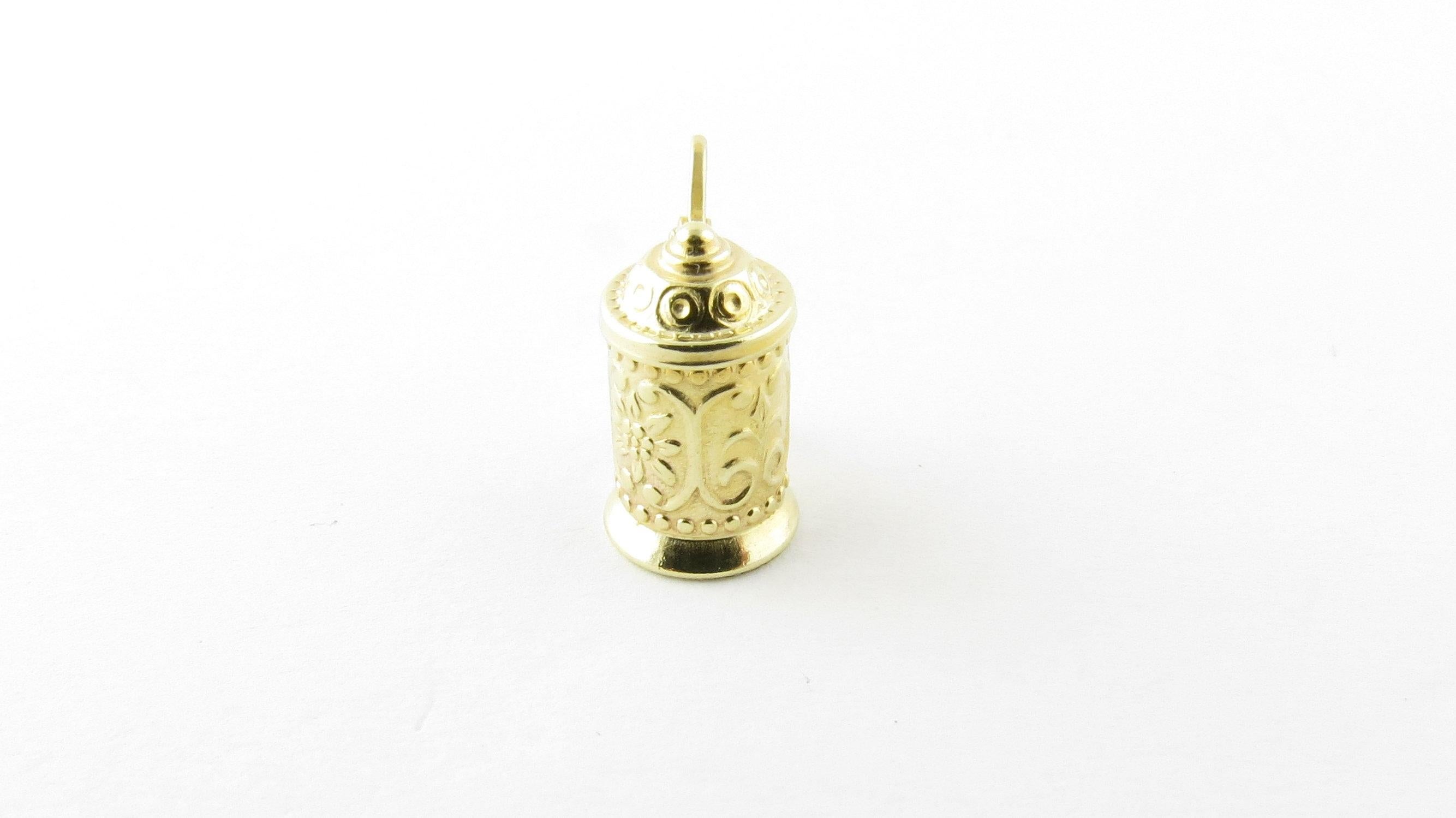 8 Karat Yellow Gold Articulated Beer Stein Charm In Good Condition In Washington Depot, CT