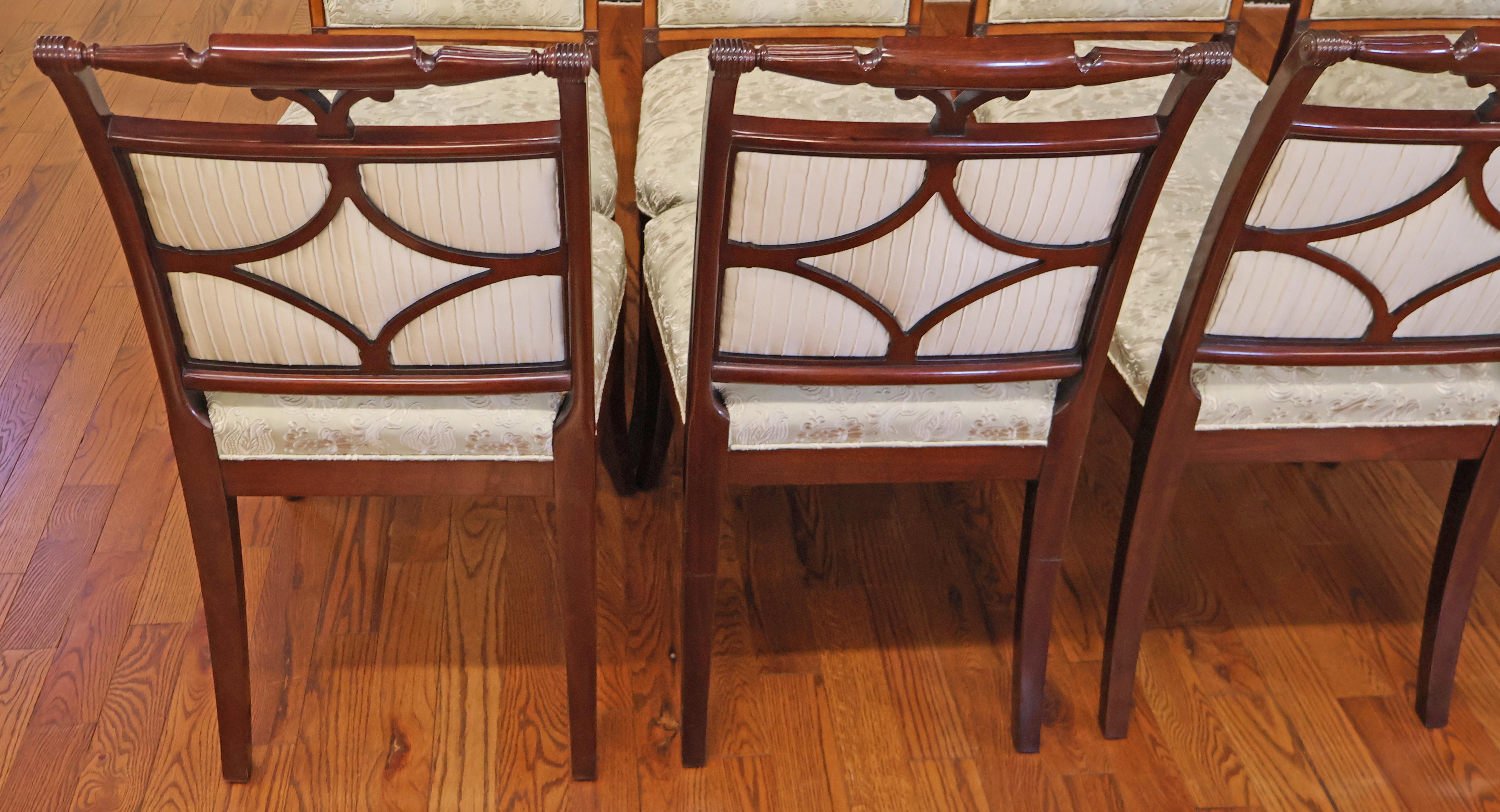 Contemporary 8 Kindel Winterthur Collection Mahogany And Maple Inlaid Seymour Dining Chairs For Sale