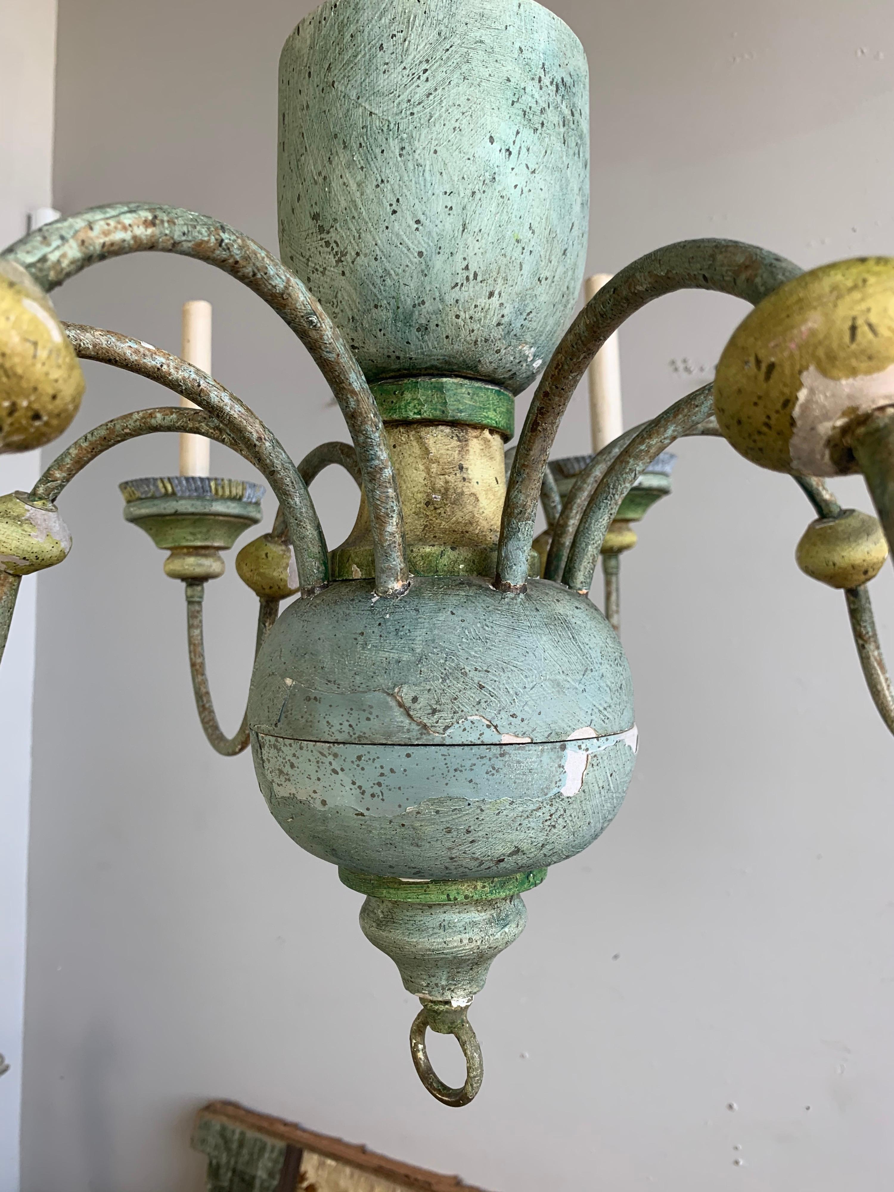 8-Light Wood Painted Italian Chandelier In Distressed Condition In Los Angeles, CA