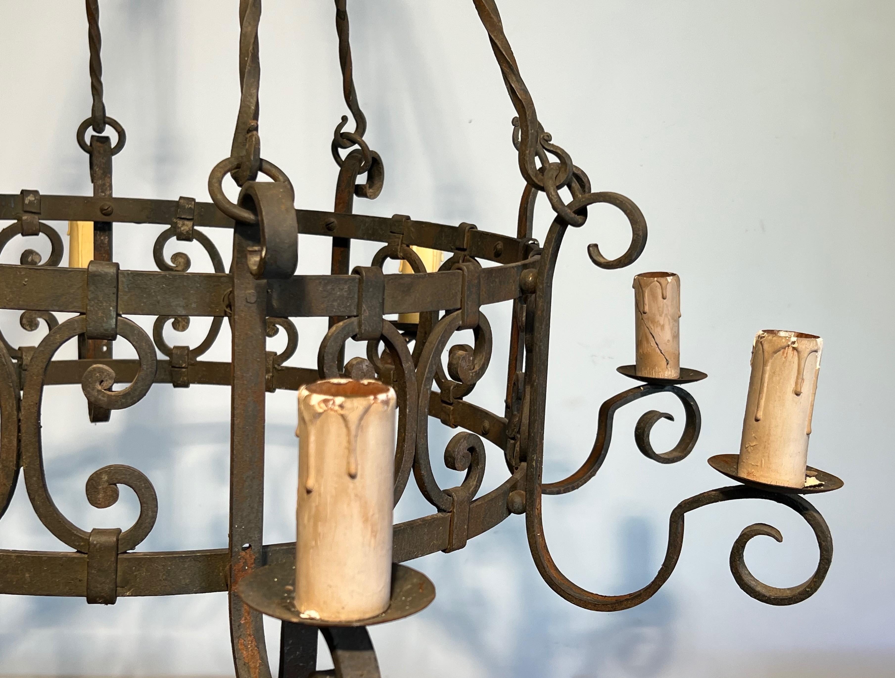 8 lights wrought iron chandelier. French work in the Gothic style. Circa 1950 5