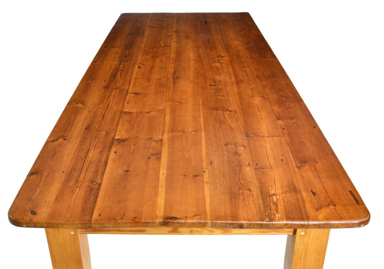 Long English Pine Farmhouse Dining Table with Tapered Legs and Antique