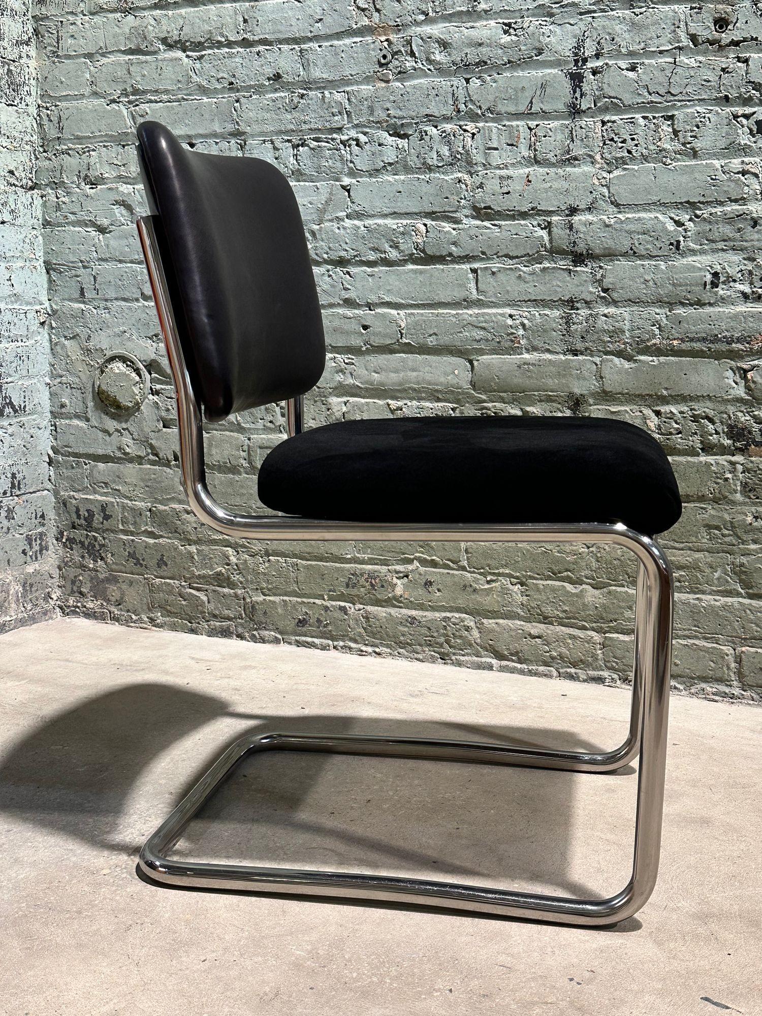 8 Marcel Breuer Sillas laterales/de comedor Cesca de cuero negro y ante para Knoll, 1980 Estadounidense en venta