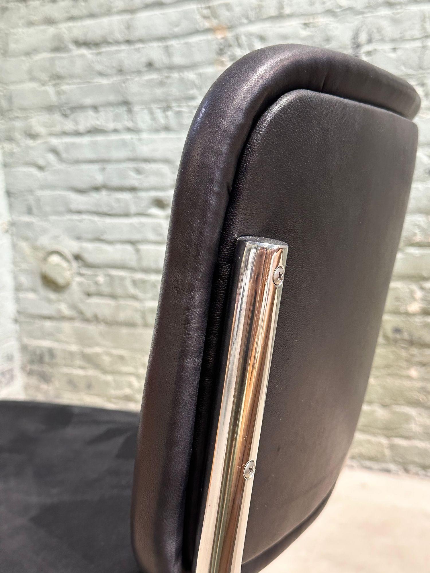 8 Marcel Breuer Sillas laterales/de comedor Cesca de cuero negro y ante para Knoll, 1980 en Excelente estado para la venta en Chicago, IL