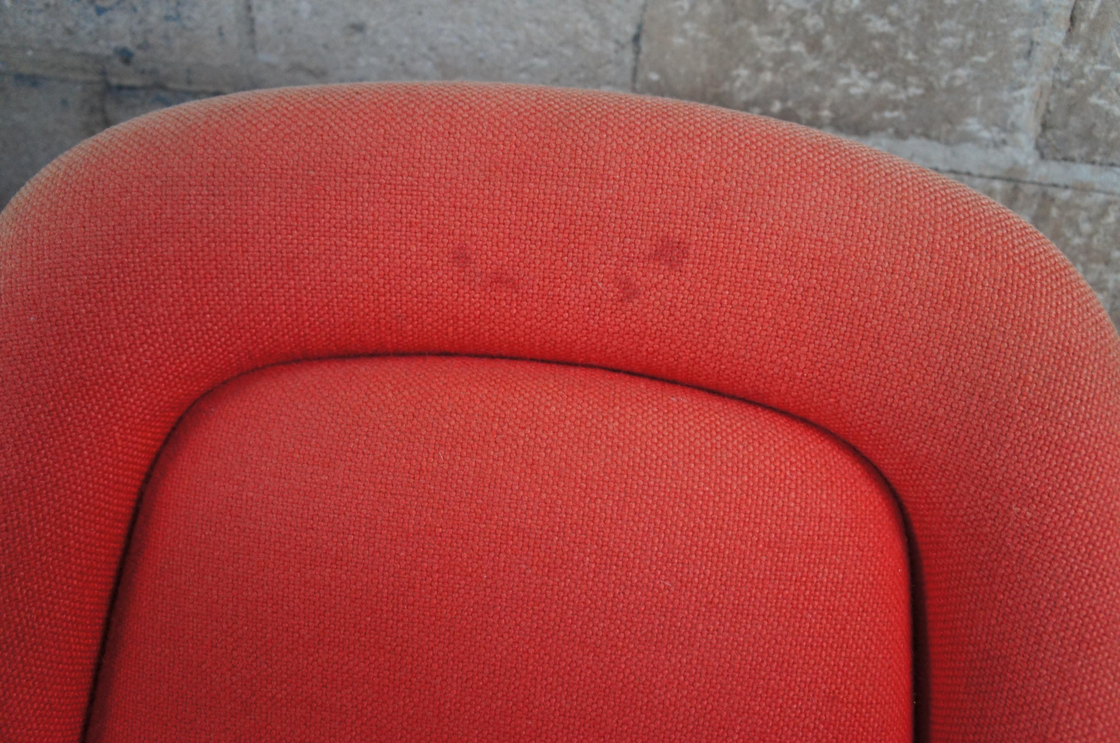 8 chaises de bureau pivotantes Tulipe rouge de Max Pearson pour Knoll, mi-siècle moderne en vente 3