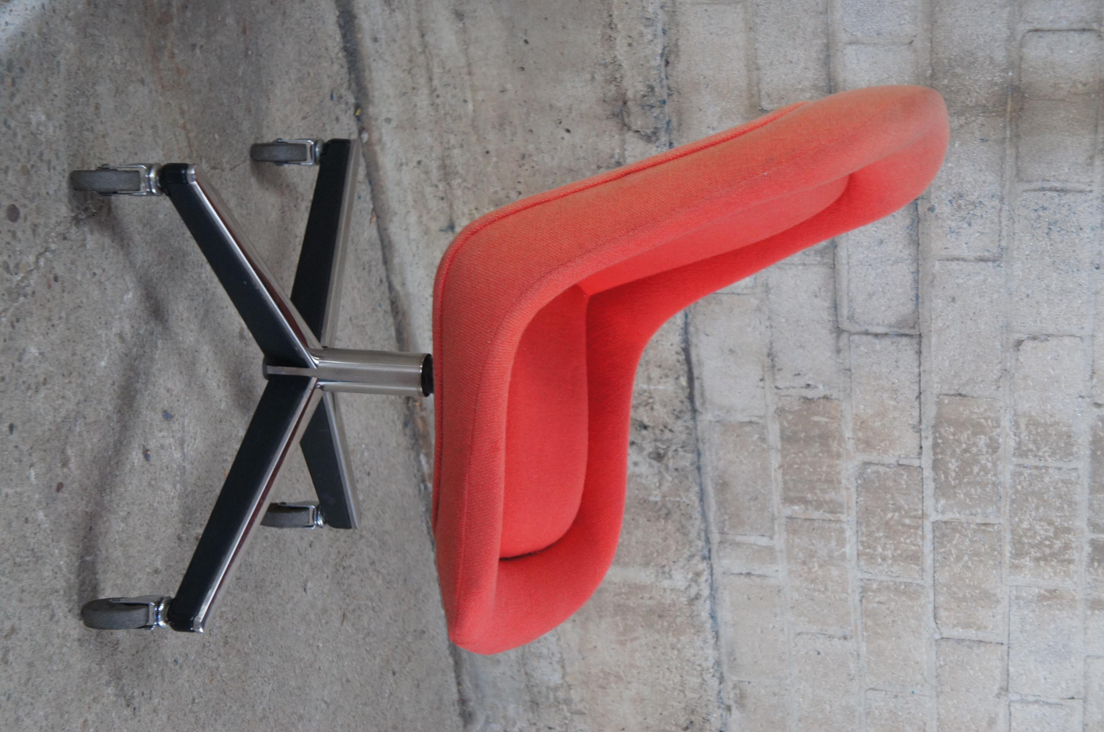Américain 8 chaises de bureau pivotantes en tulipe rouge de style mi-siècle moderne Max Pearson pour Knoll en vente