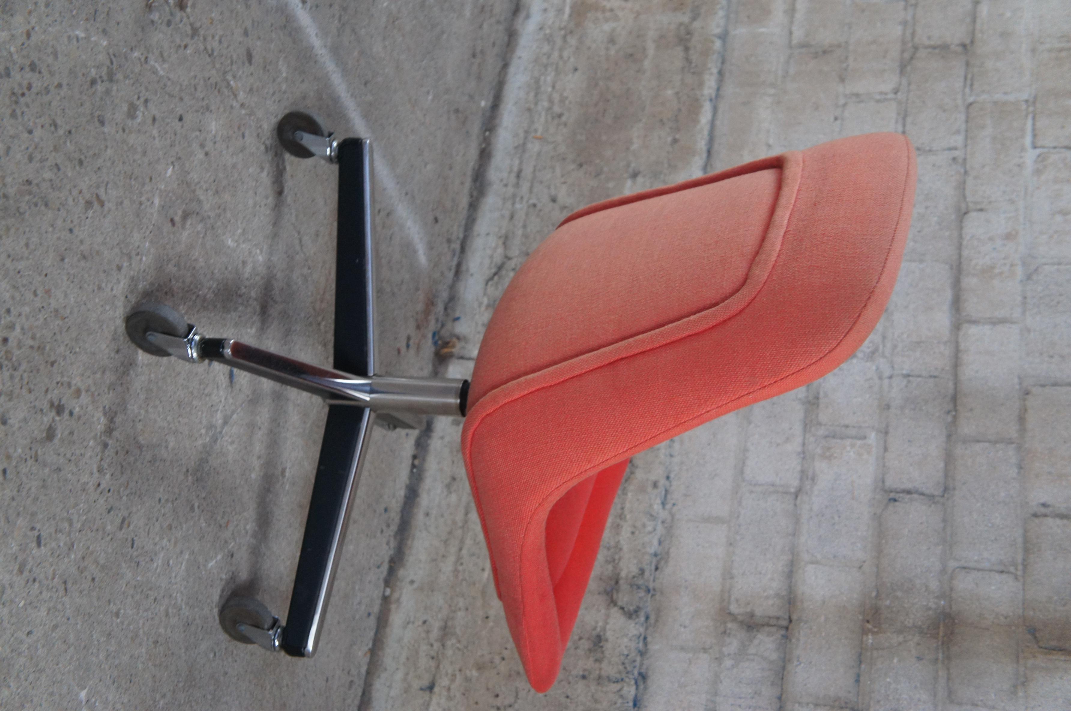 Américain 8 chaises de bureau pivotantes Tulipe rouge de Max Pearson pour Knoll, mi-siècle moderne en vente