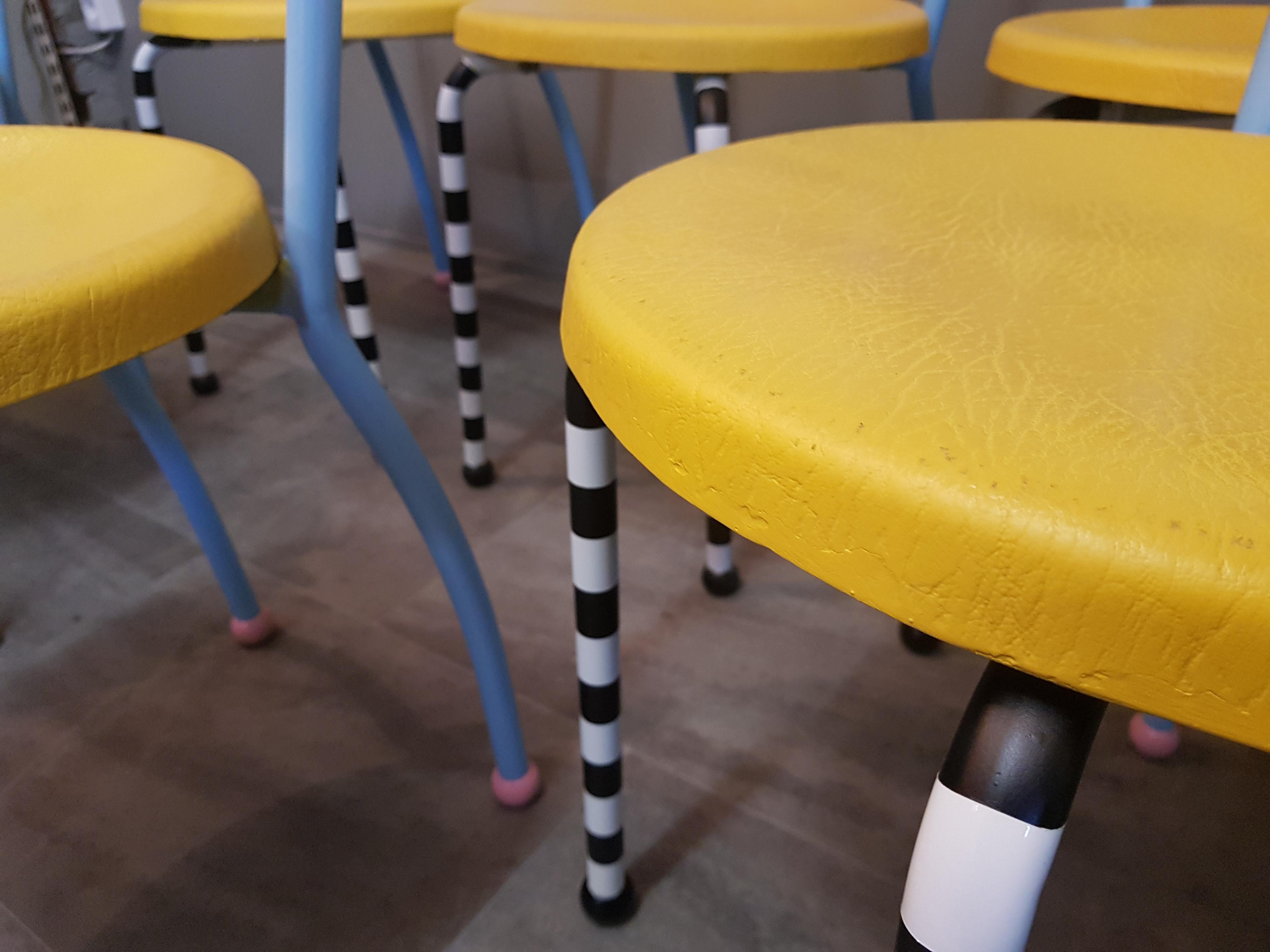 8 chaises de salle à manger postmodernes Memphis à la manière de Michele De Lucci, Italie, années 1980 en vente 3