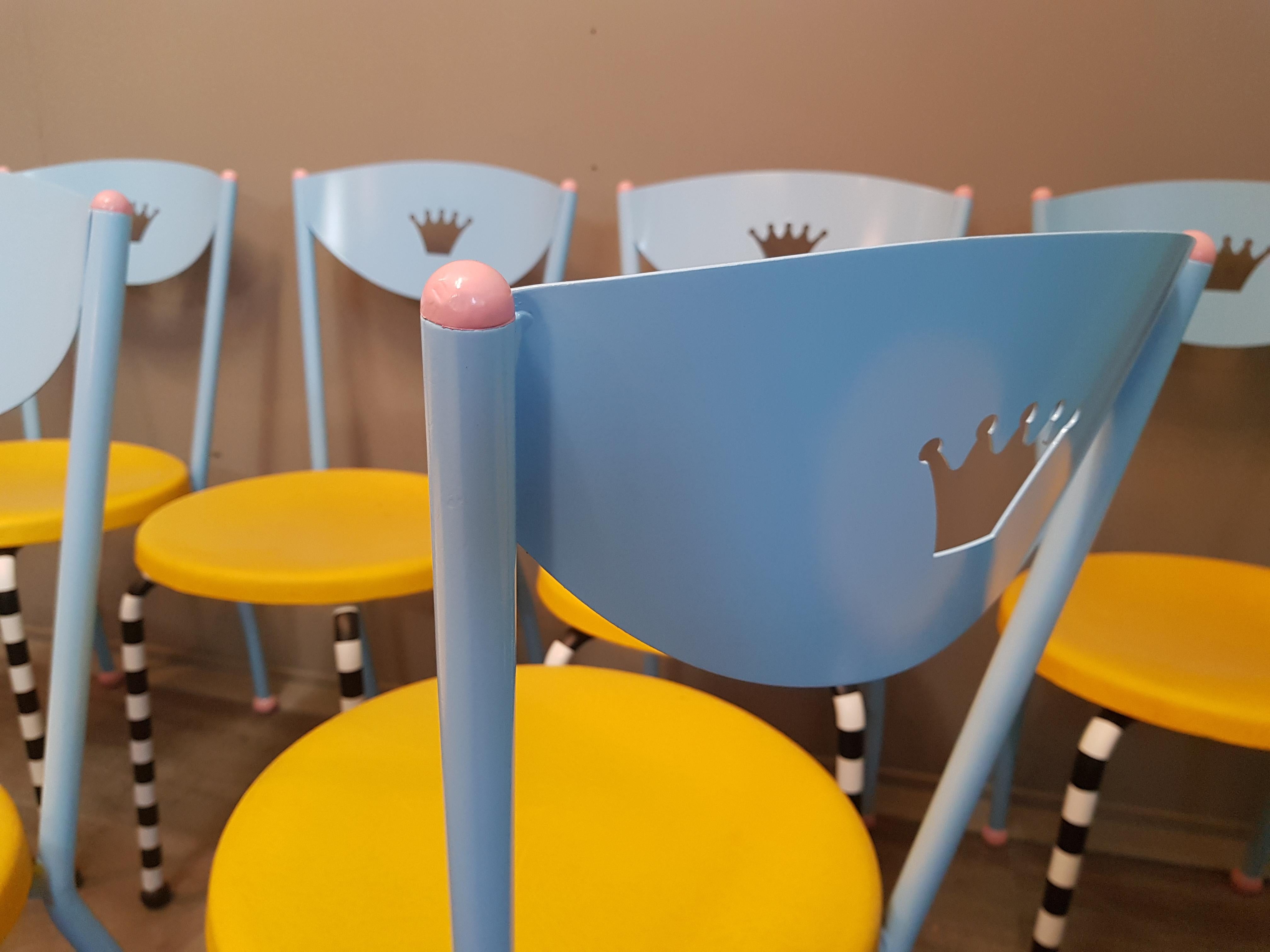 8 chaises de salle à manger postmodernes Memphis à la manière de Michele De Lucci, Italie, années 1980 en vente 4