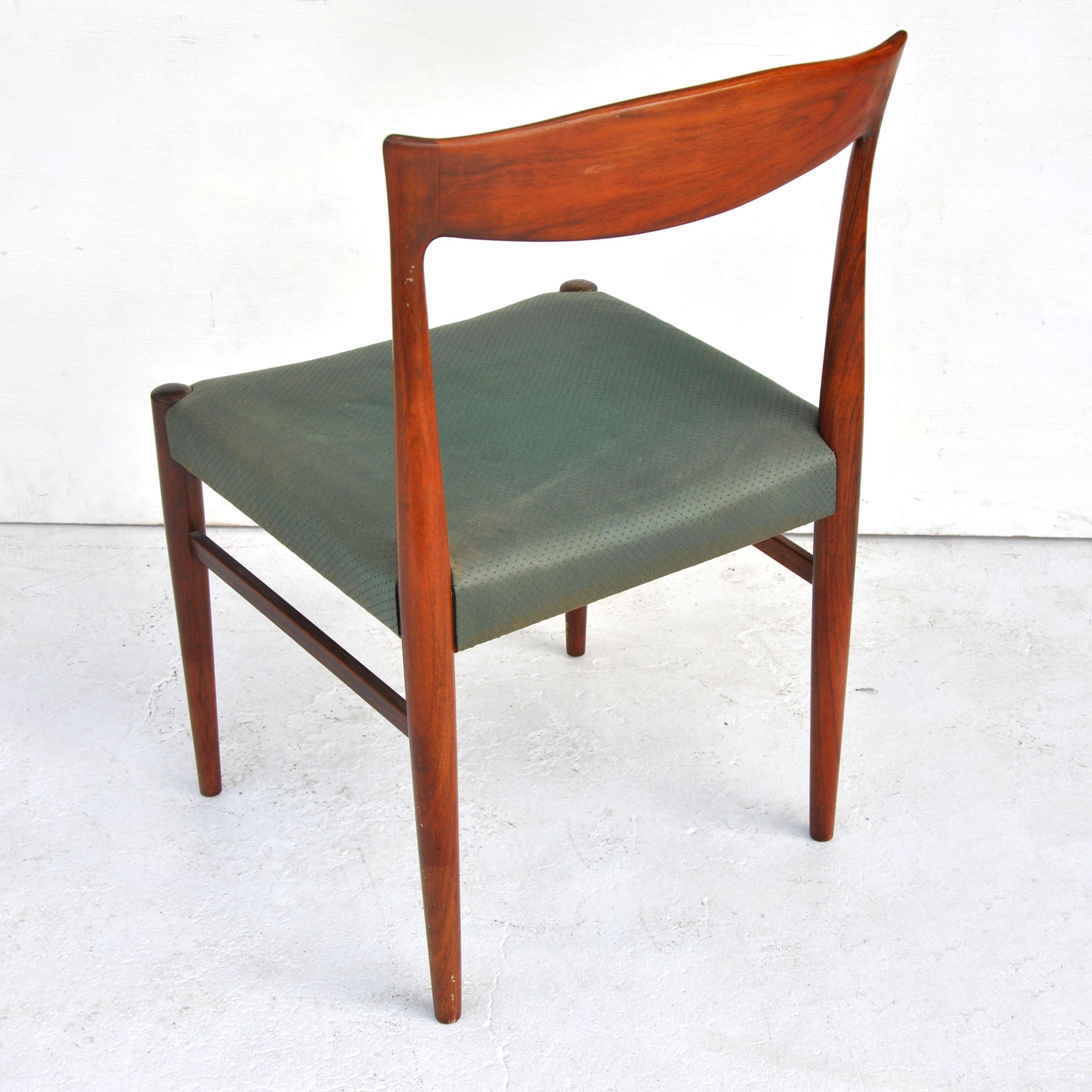 Sorø Stolefabrik

Erling Torvits

1950s.

Set of 8 midcentury rosewood dining chairs by Erling Torvits for Sorø Stolefabrik 

Richly grained rosewood with graceful curves. 

Reupholstery recommended.