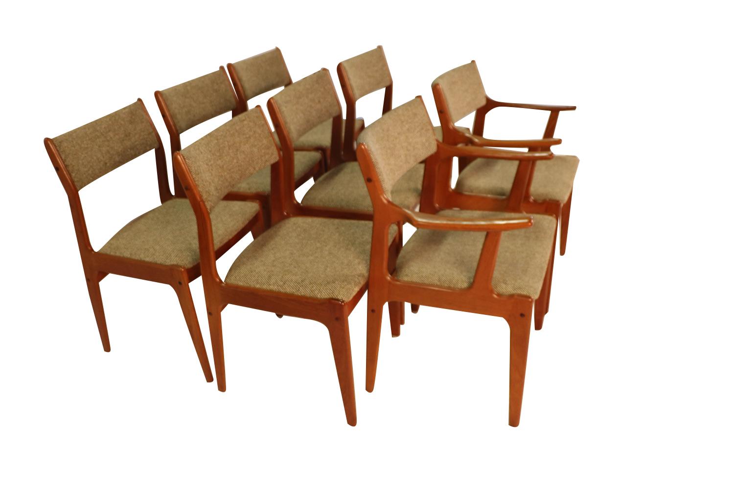 Mid-Century Modern 8 Midcentury Scandinavia Woodworks Co. Chaises à manger en teck