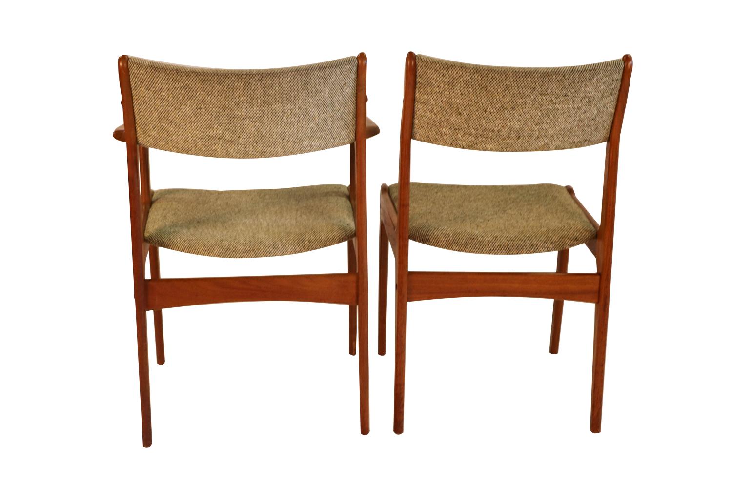 Tissu d'ameublement 8 Midcentury Scandinavia Woodworks Co. Chaises à manger en teck