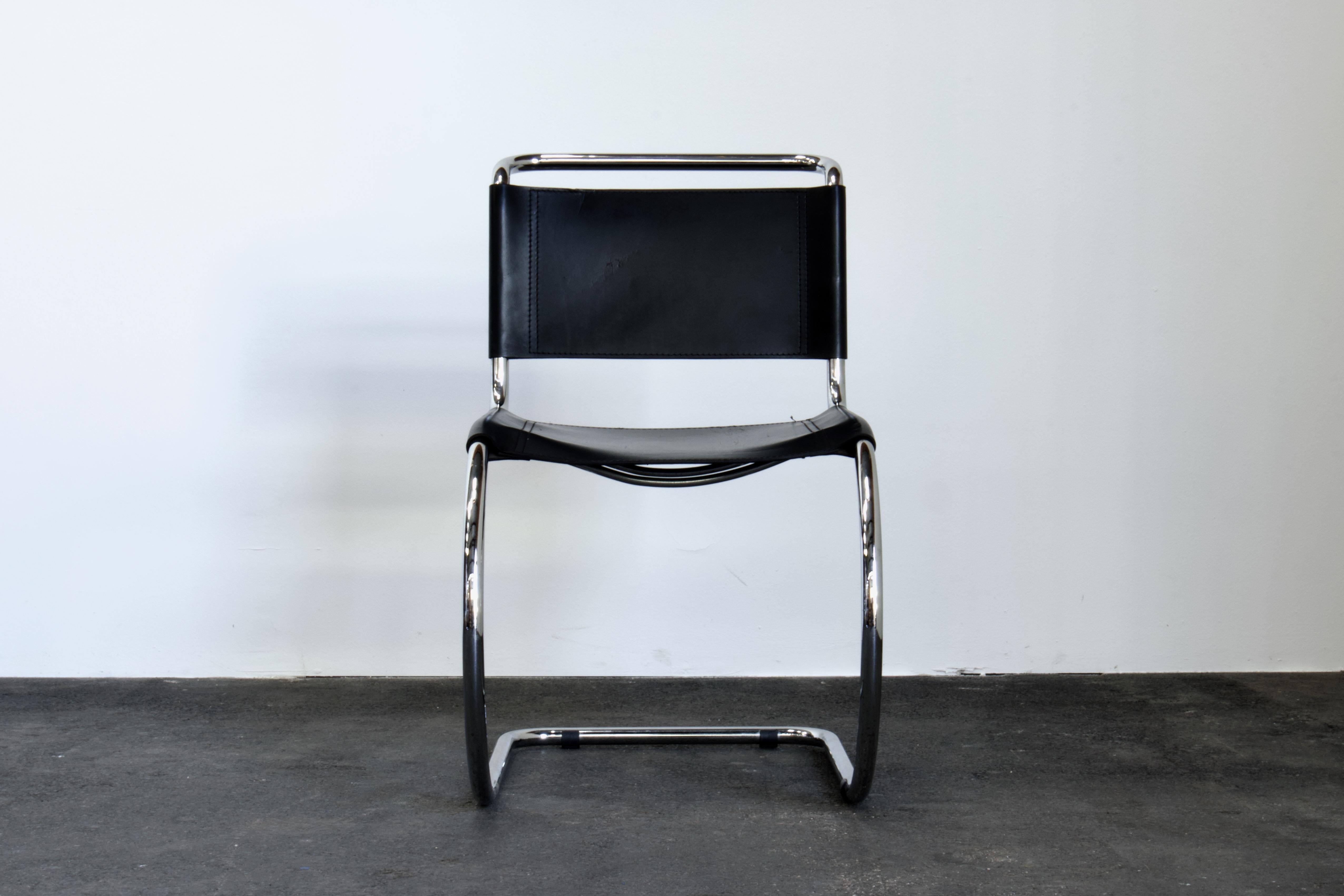 Fin du 20e siècle 8 Chaises luge Mies van der Rohe en chrome et cuir noir années 1980 en vente