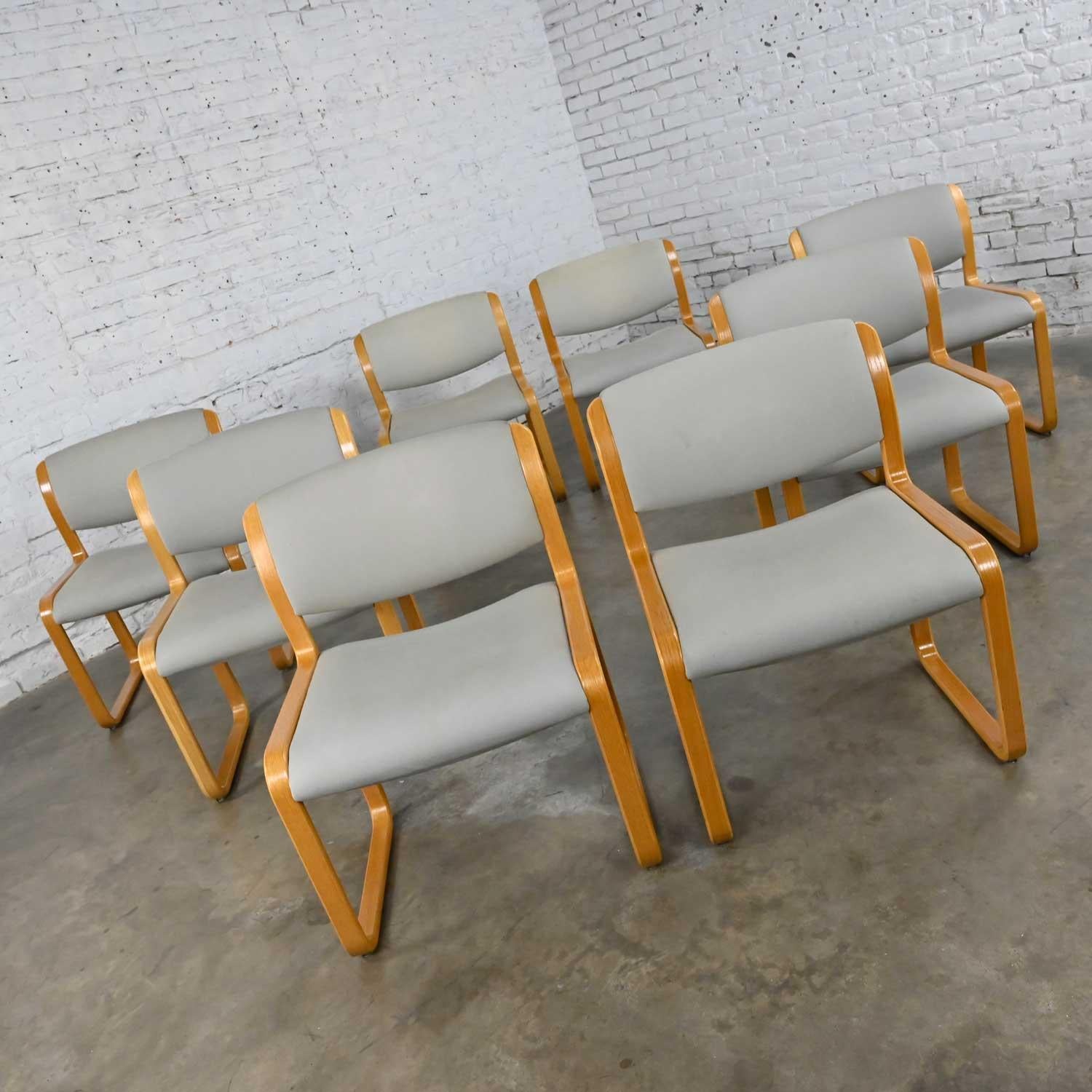 8 Modern Classic Steelcase Warren Snodgrass Dining Chairs Light Oak Bentwood  For Sale 2